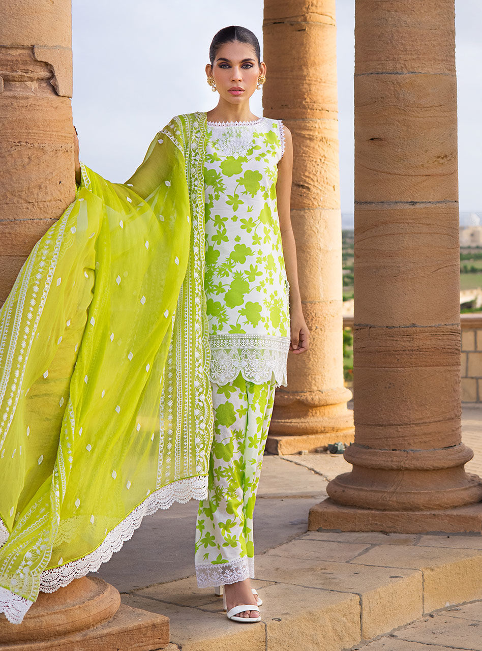 Zainab Chottani | Luxury Lawn '23 | LEBAASONLINE