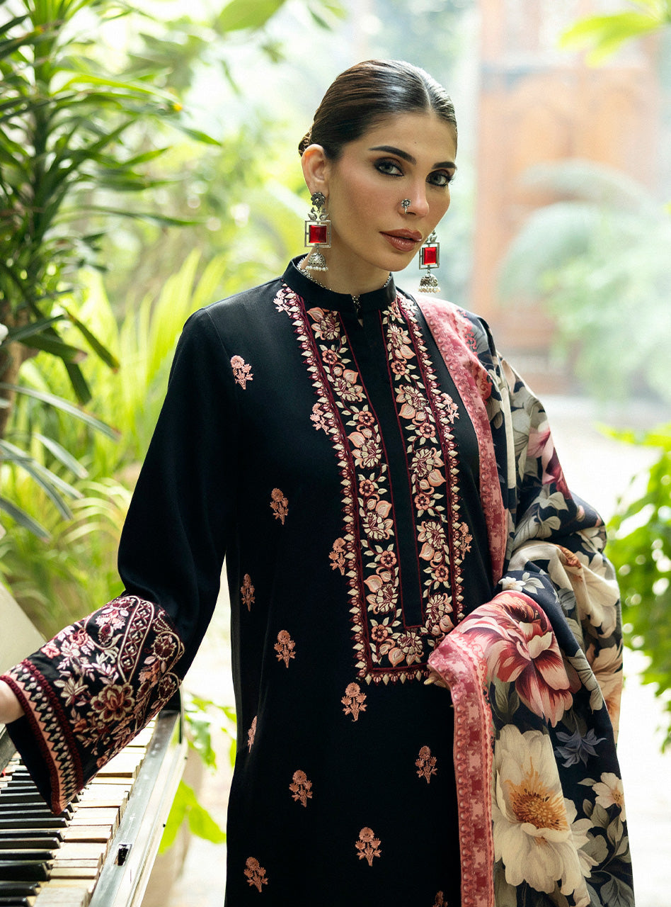Zainab Chottani Winter Shawl '25 | Lebaasonline