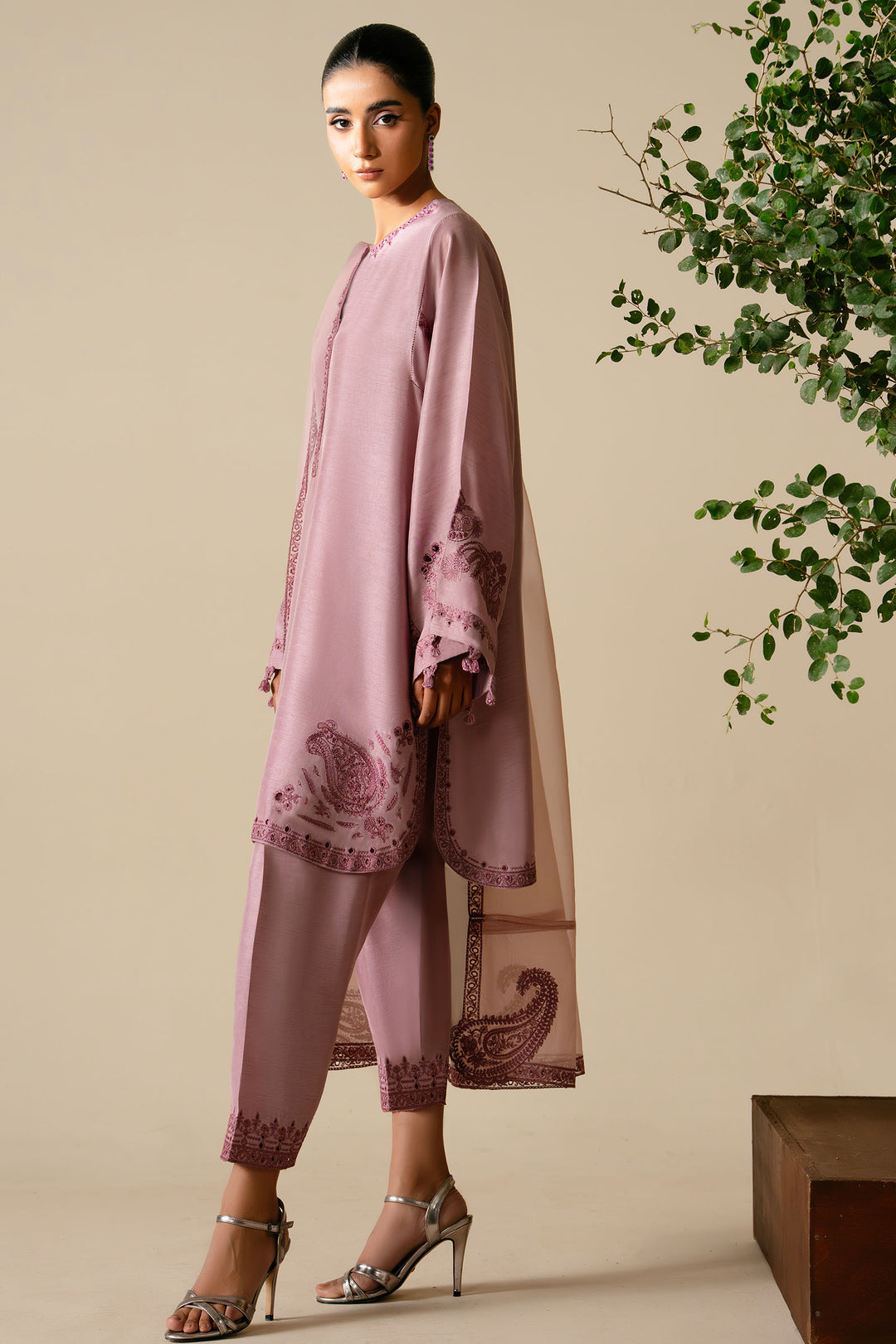 Buy ZAHA | SERAE SILK '25 Online Pakistani designer dresses at Great Price! Available For Next Day Delivery in UK, France & Germany. Zaha dresses created by Khadija Shah from Pakistan & for SALE in the UK, USA, Manchester & London. Book now ready to wear & unstitched at Lebaasonline.