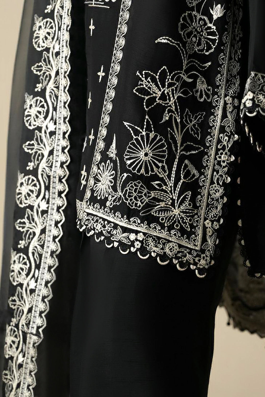 Buy ZAHA | SERAE SILK '25 Online Pakistani designer dresses at Great Price! Available For Next Day Delivery in UK, France & Germany. Zaha dresses created by Khadija Shah from Pakistan & for SALE in the UK, USA, Manchester & London. Book now ready to wear & unstitched at Lebaasonline.