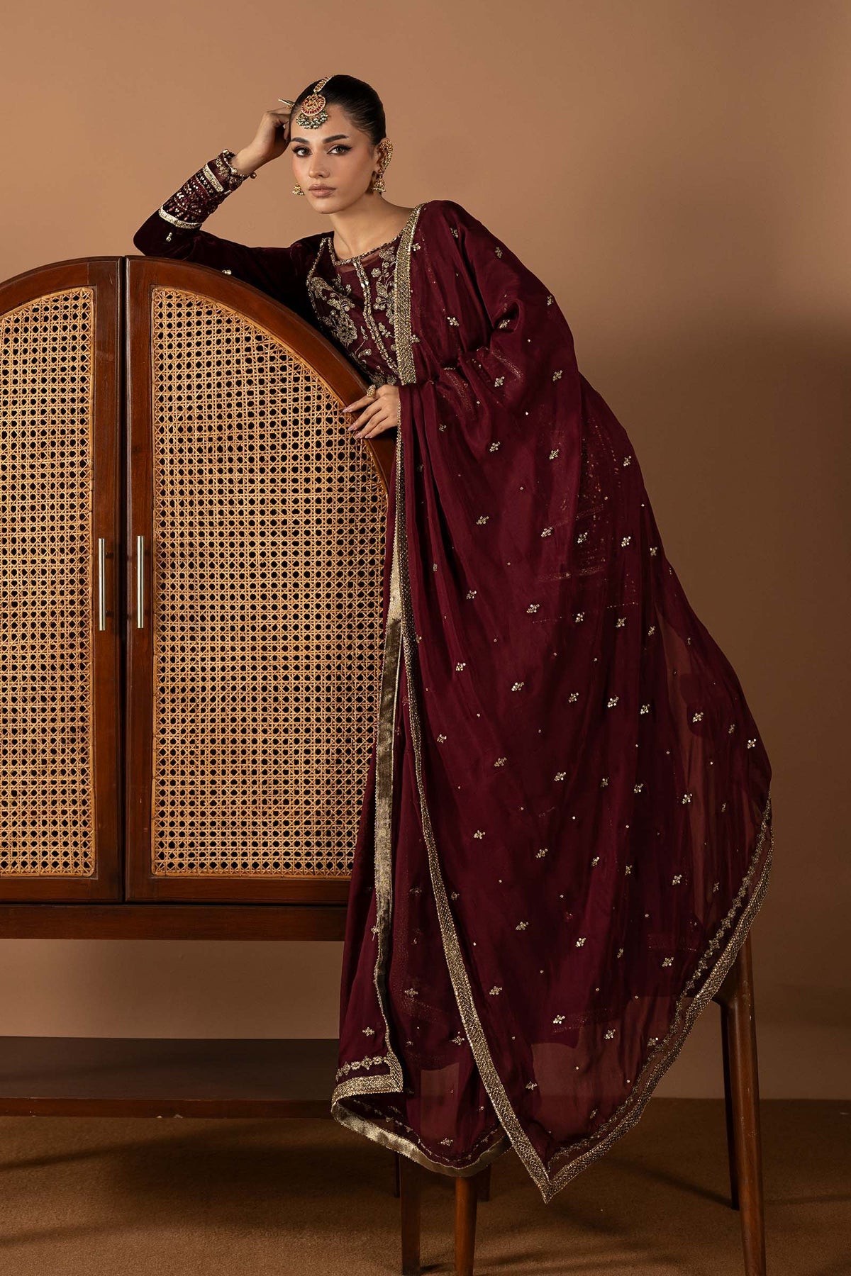 maria b 2026 winter Collection | 3 Piece Embroidered Velvet Suit - LebaasOnline