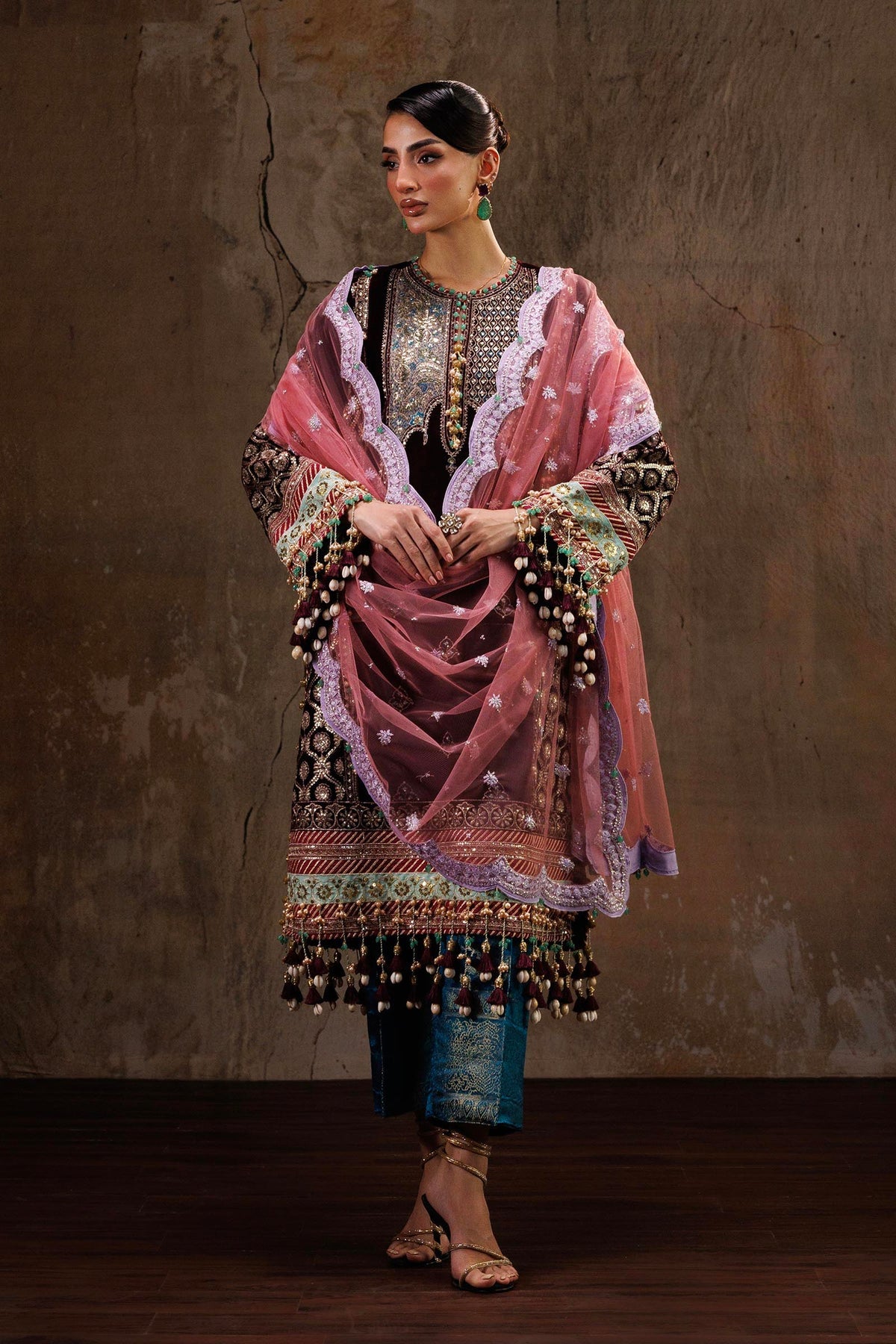 Sana Safinaz Winter Luxury 2026 unstitched 3 piece embroidered velvet suit with net dupatta