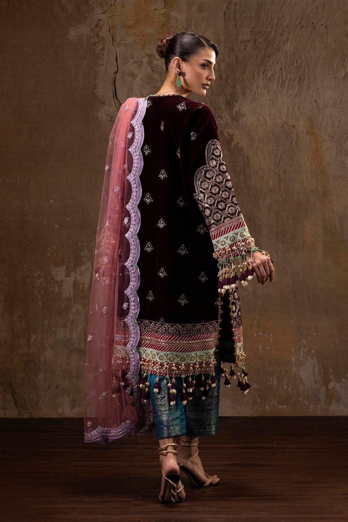 Sana Safinaz Winter Luxury 2026 unstitched 3 piece embroidered velvet suit with net dupatta