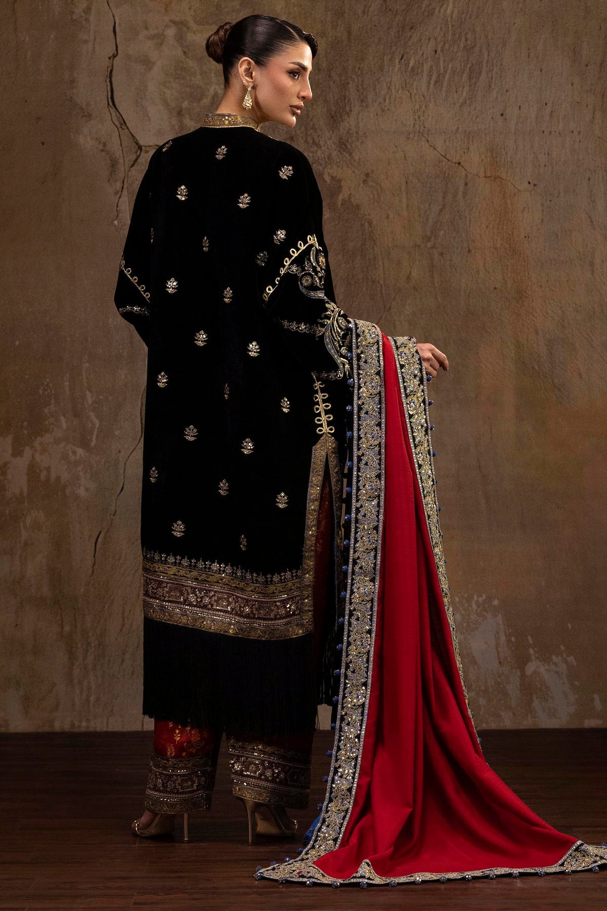 Sana Safinaz Winter Luxury 2026 unstitched printed 3 piece velvet suit UK