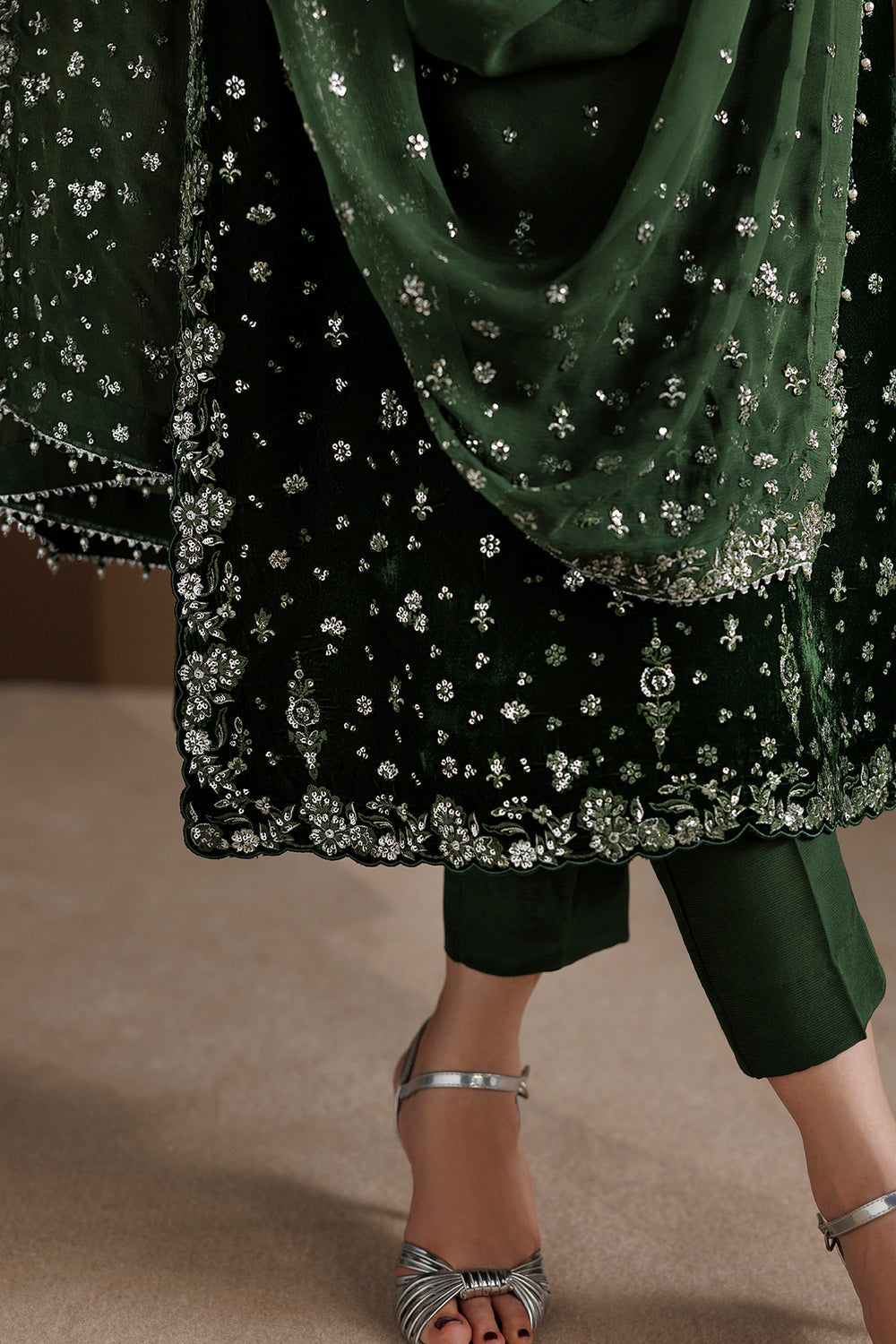 Baroque Collection'26 | EMBROIDERED VELVET UF-4545