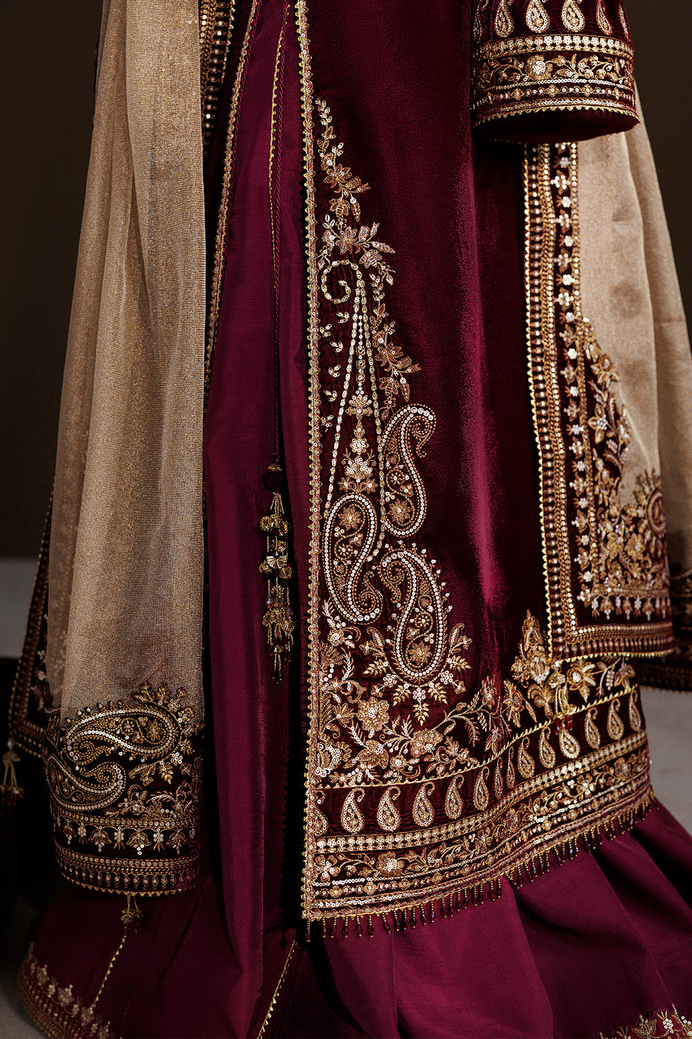 Baroque Collection'26 | EMBROIDERED VELVET UF-4548