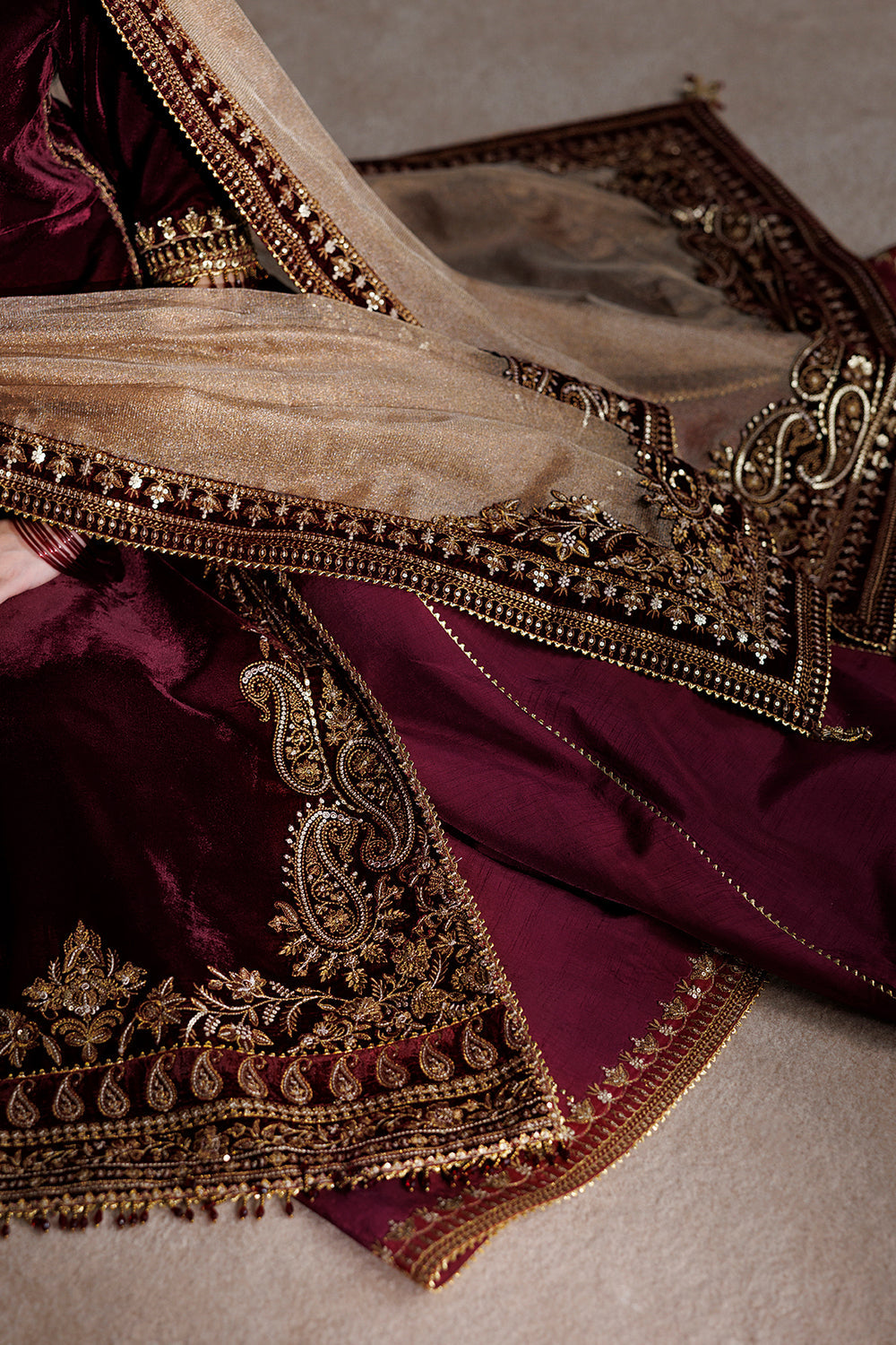 Baroque Collection'26 | EMBROIDERED VELVET UF-4548
