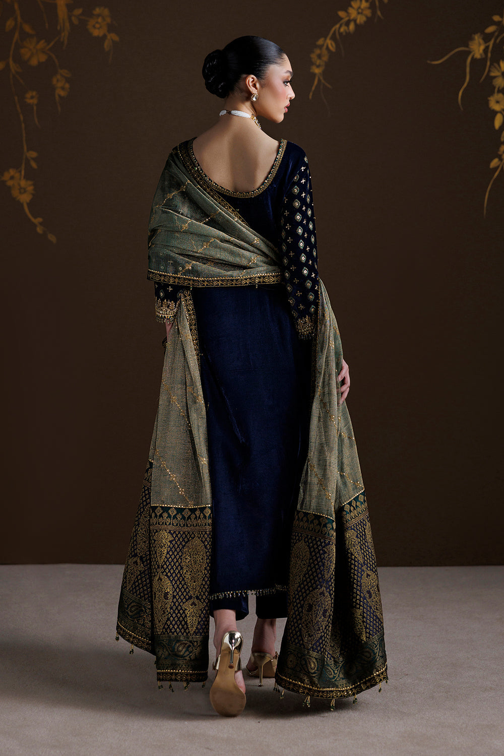 Baroque Collection'26 | EMBROIDERED VELVET UF-4551