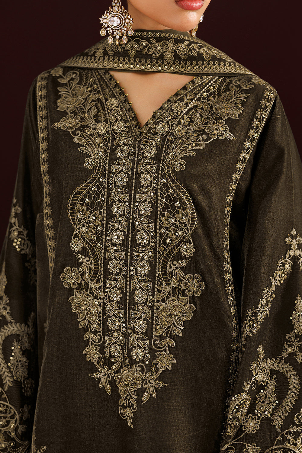 Baroque Collection'26 | EMBROIDERED VELVET UF-4553