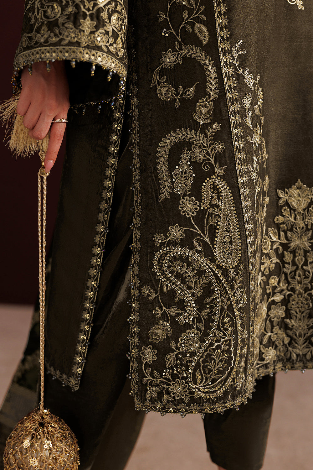 Baroque Collection'26 | EMBROIDERED VELVET UF-4553