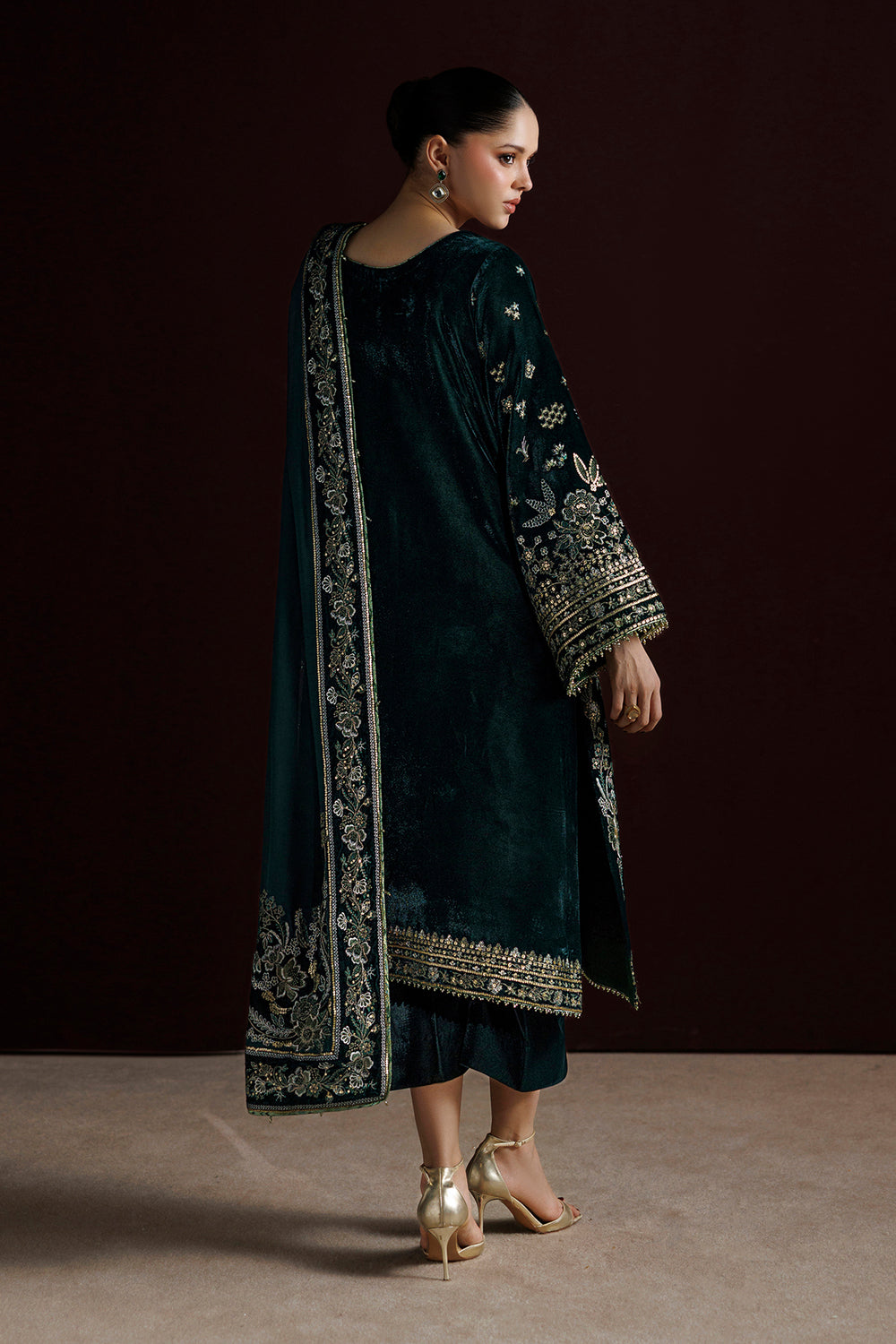 Baroque Collection'26 | EMBROIDERED VELVET UF-4554