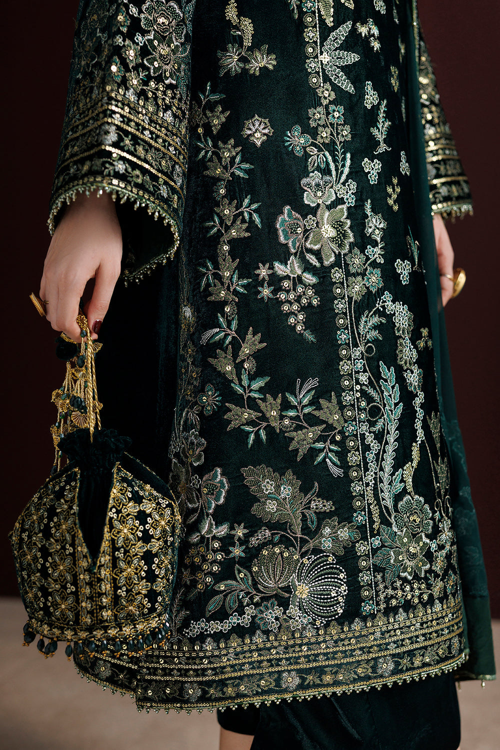 Baroque Collection'26 | EMBROIDERED VELVET UF-4554