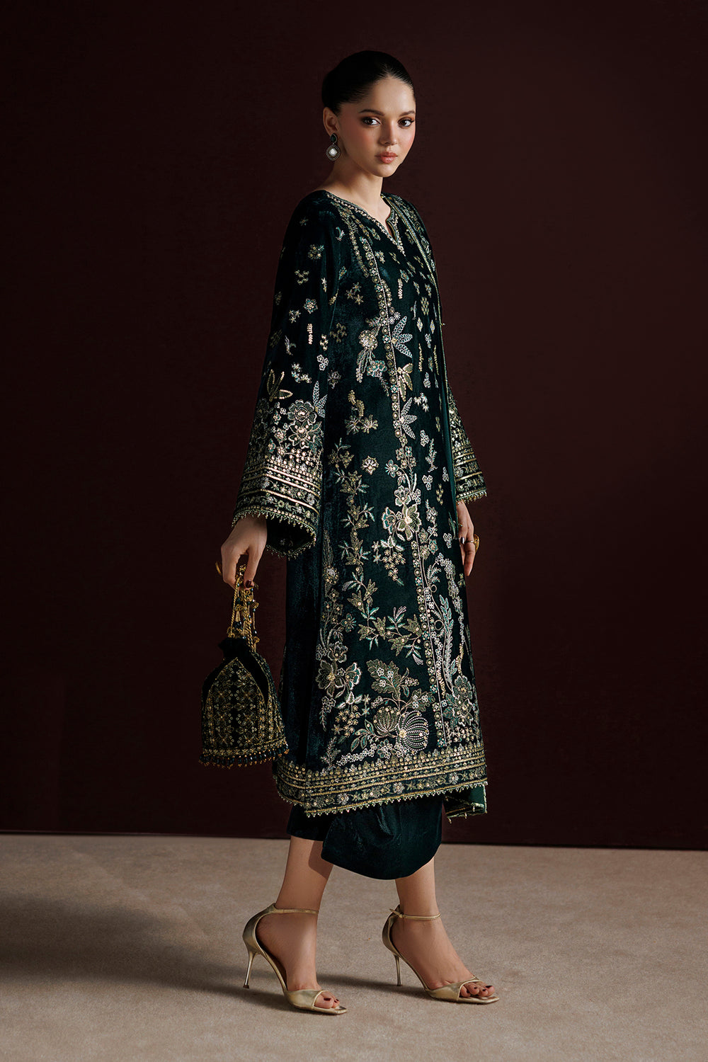 Baroque Collection'26 | EMBROIDERED VELVET UF-4554