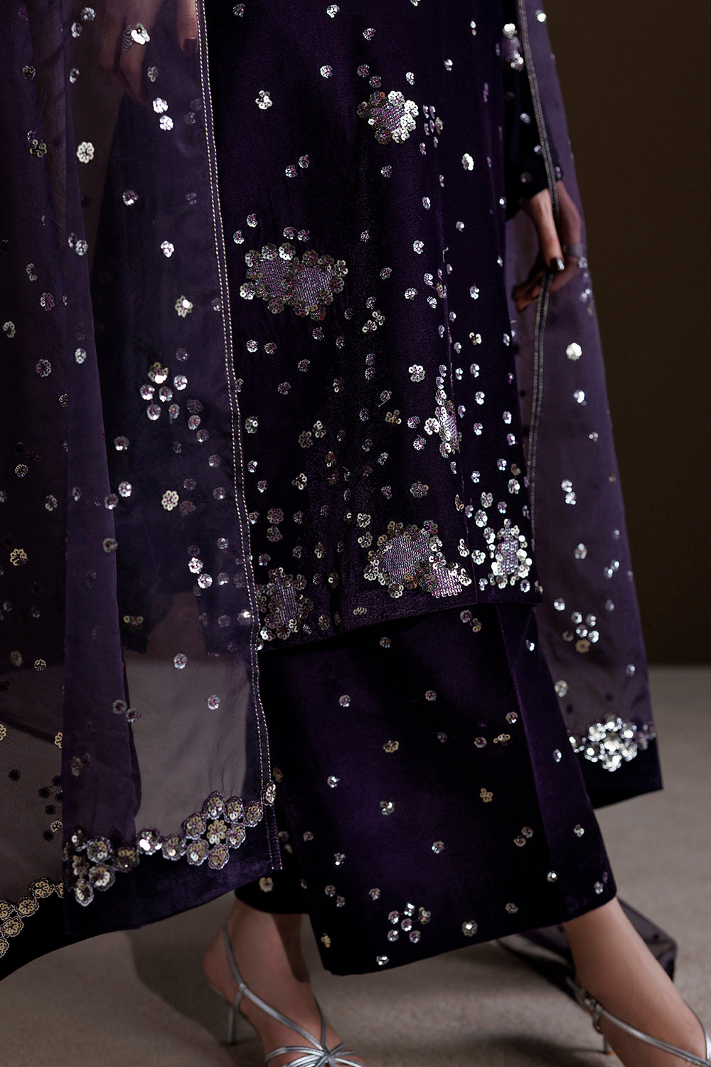 Baroque Collection'26 | EMBROIDERED VELVET UF-4549