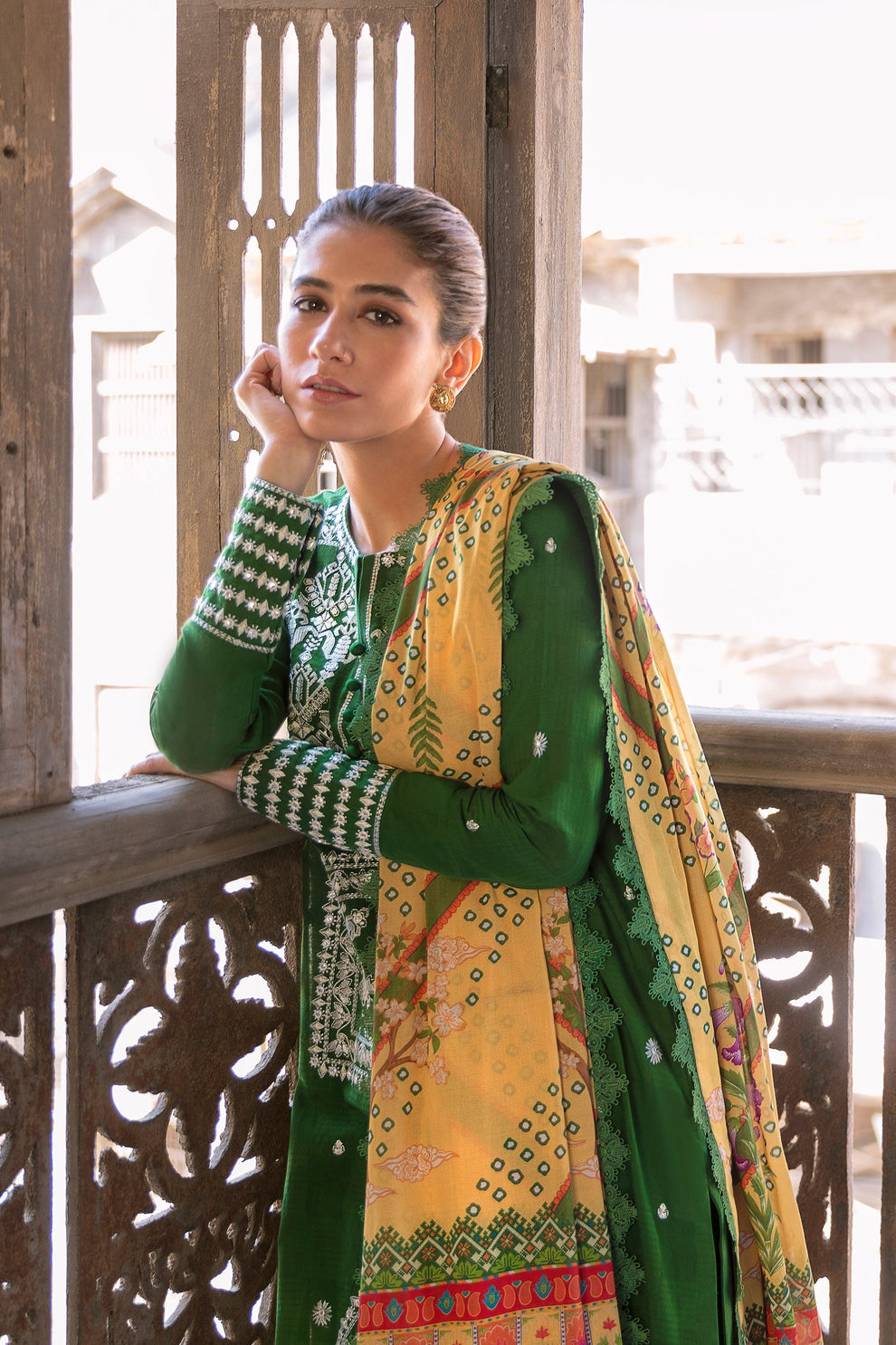 ZAHA LAWN '21 Designer Dress for this time wedding season. Various Bridal dresses online USA is available @lebaasonline. Pakistani wedding dresses online UK can be customized with us for evening/party wear. Maria B, Asim Jofa various wedding outfits can be bought in Austria, UK, USA