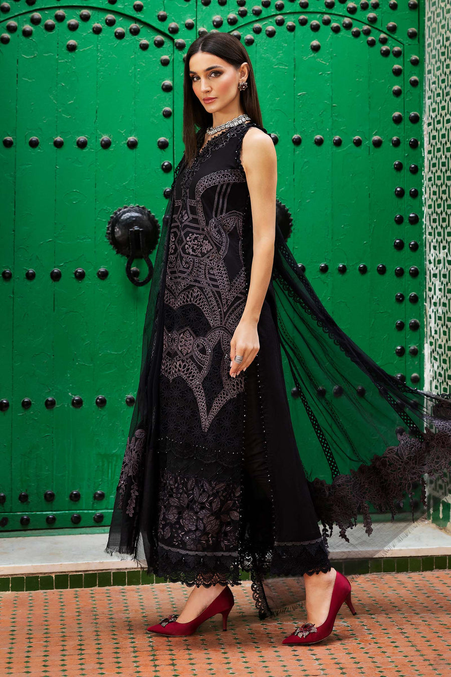 Shop the latest Luxury Lawn collection of Maria B Lawn 2025 Clothes Unstitched/ready 3 Piece Suits for Winter 2025 and also for Spring/Summer. Available for customisation at LebaasOnline. Maria B's latest lawn, digital print attire and MBROIDERED Pakistani Suits for Women in the UK, USA