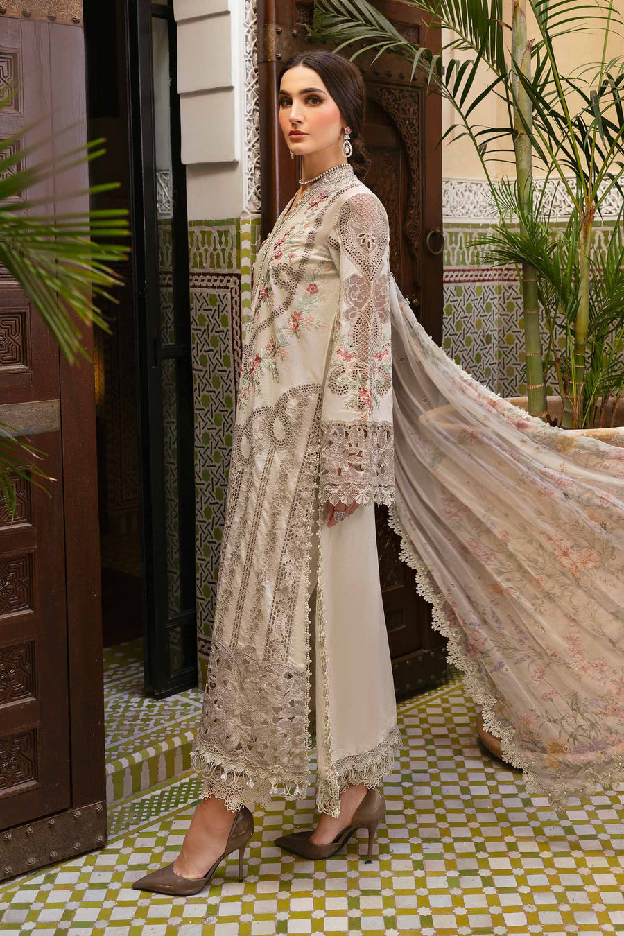 Shop the latest Luxury Lawn collection of Maria B Lawn 2025 Clothes Unstitched/ready 3 Piece Suits for Winter 2025 and also for Spring/Summer. Available for customisation at LebaasOnline. Maria B's latest lawn, digital print attire and MBROIDERED Pakistani Suits for Women in the UK, USA