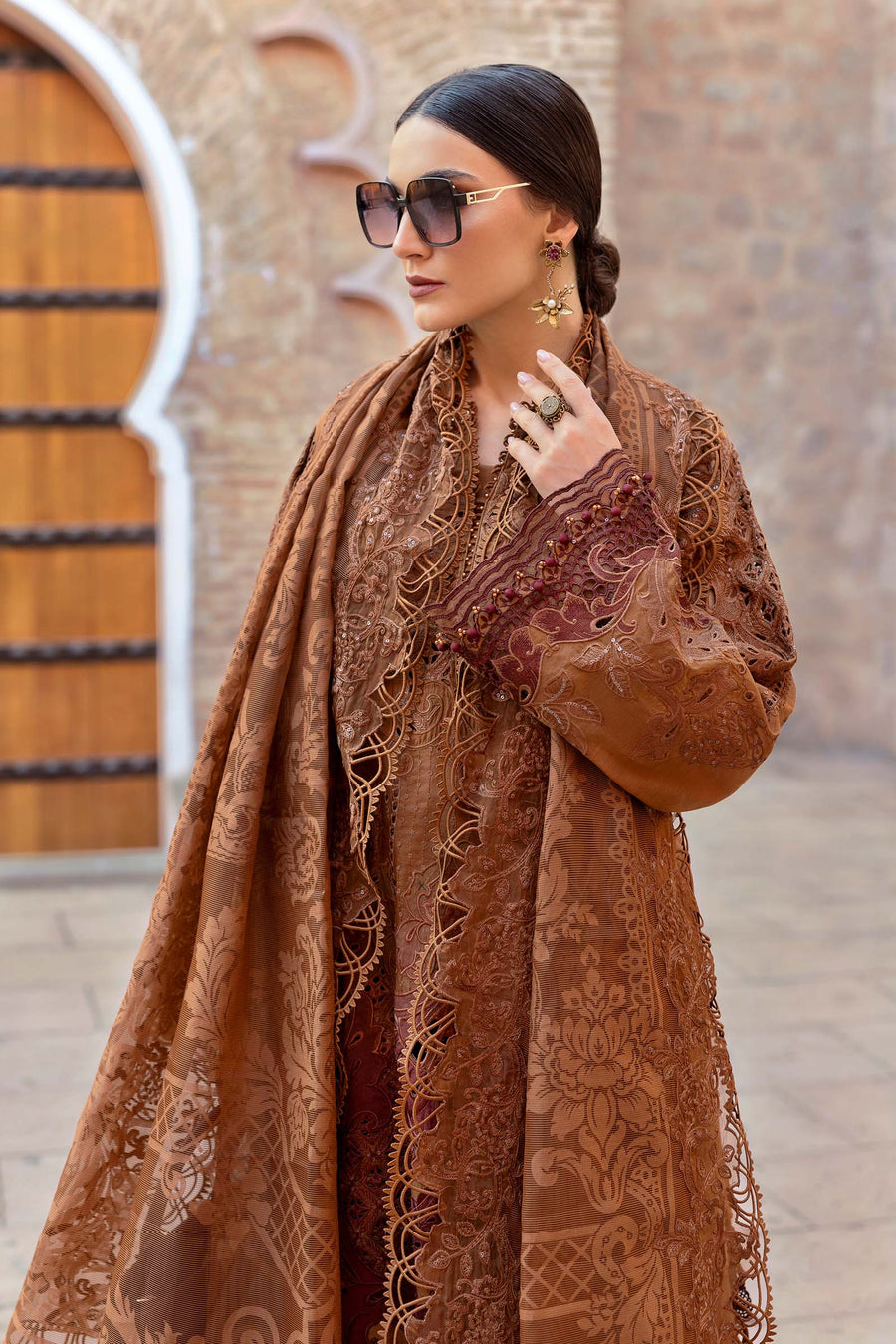 Shop the latest Luxury Lawn collection of Maria B Lawn 2025 Clothes Unstitched/ready 3 Piece Suits for Winter 2025 and also for Spring/Summer. Available for customisation at LebaasOnline. Maria B's latest lawn, digital print attire and MBROIDERED Pakistani Suits for Women in the UK, USA