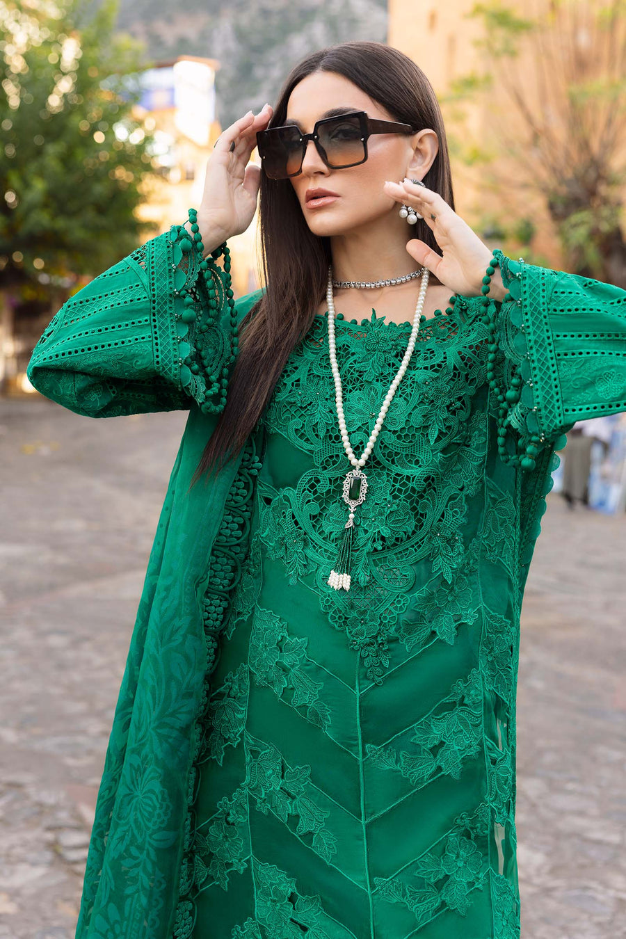 Shop the latest Luxury Lawn collection of Maria B Lawn 2025 Clothes Unstitched/ready 3 Piece Suits for Winter 2025 and also for Spring/Summer. Available for customisation at LebaasOnline. Maria B's latest lawn, digital print attire and MBROIDERED Pakistani Suits for Women in the UK, USA