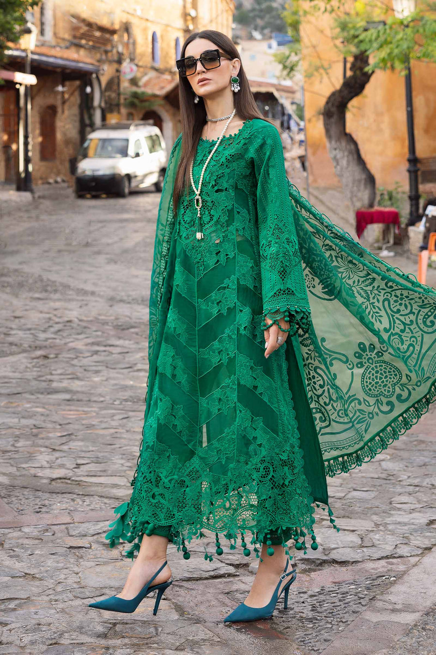 Shop the latest Luxury Lawn collection of Maria B Lawn 2025 Clothes Unstitched/ready 3 Piece Suits for Winter 2025 and also for Spring/Summer. Available for customisation at LebaasOnline. Maria B's latest lawn, digital print attire and MBROIDERED Pakistani Suits for Women in the UK, USA