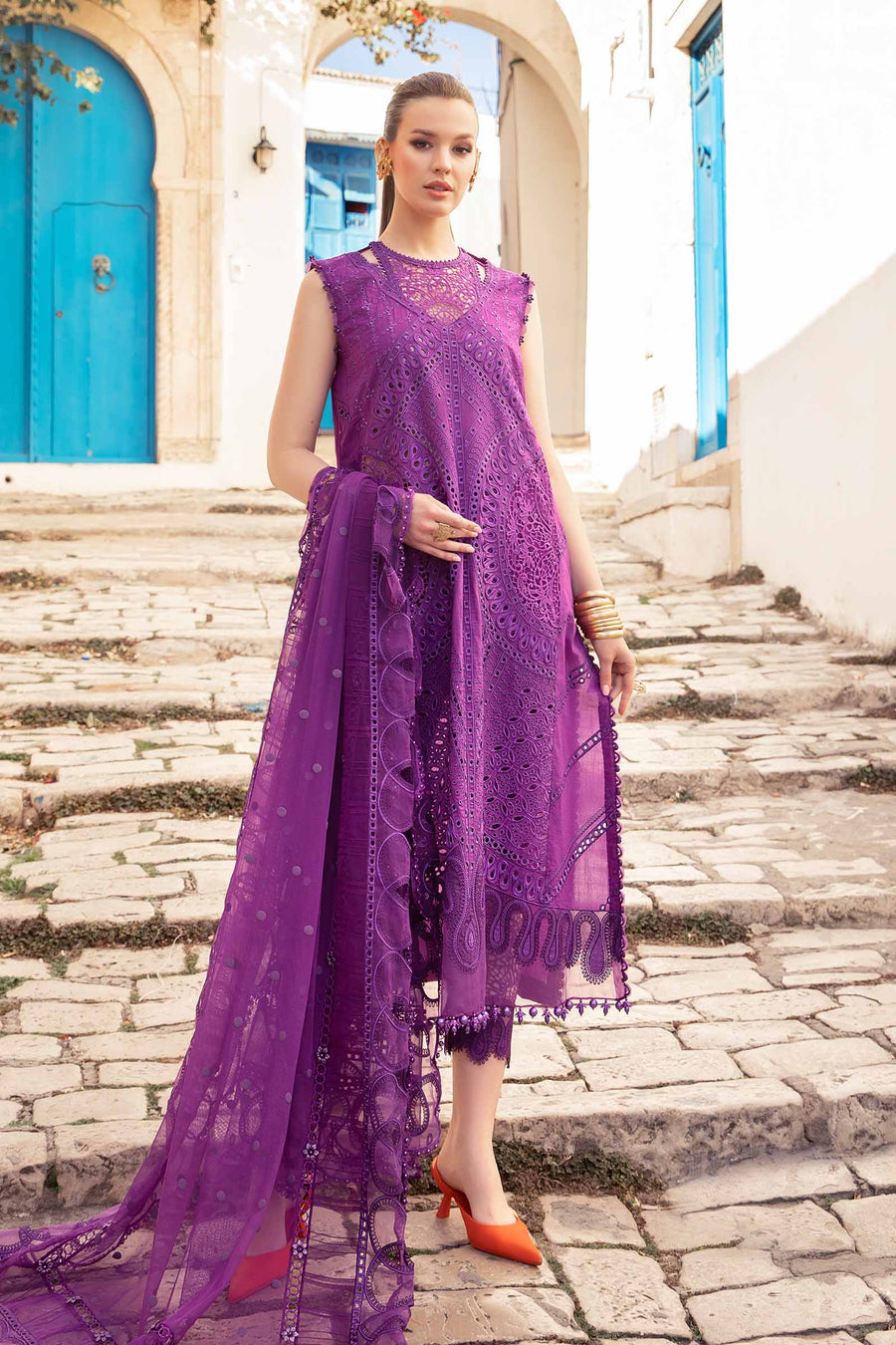Shop the latest Luxury Lawn collection of Maria B Lawn 2024 Clothes Unstitched/ready 3 Piece Suits for Winter 2024 and also for Spring/Summer. Available for customisation at LebaasOnline. Maria B's latest lawn, digital print attire and MBROIDERED Pakistani Suits for Women in the UK, USA - Next Day Delivery!