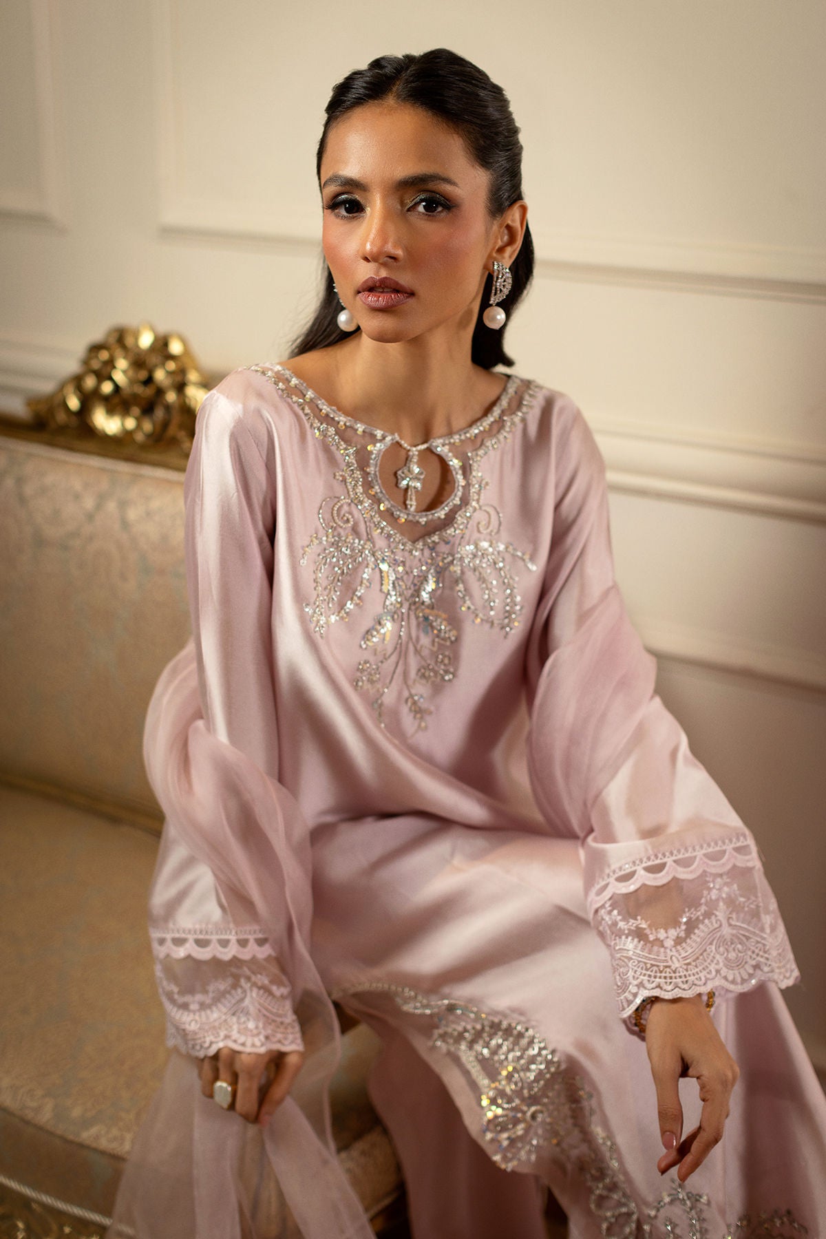 Leyana anus abrar Sheesha slik at lebaasonline