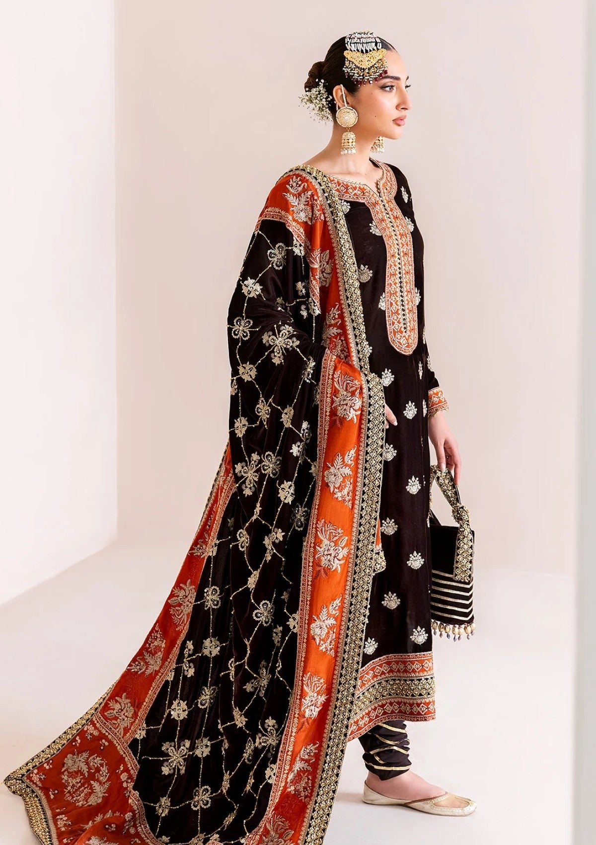 Buy Alizeh-Makhmal 25 | Luxury Velvet - AF-VLT#2224- Luxury VELVET. Online at Great Price! Available For UK, France & Germany. Baroque dresse from Pakistan & for SALE in the UK, USA, Manchester & London. Book now ready to wear & unstitched. Shop Wedding, festive, summer or winter branded outfits from Lebaasonline