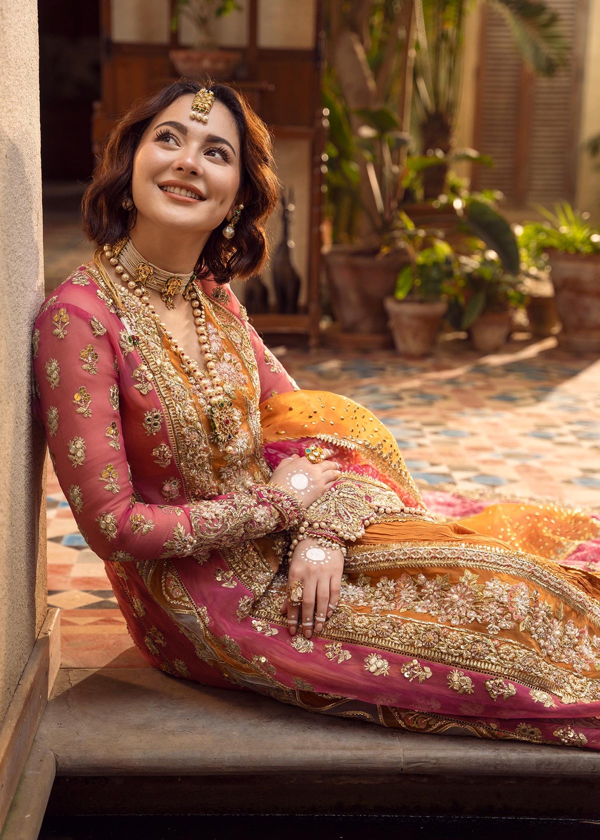 Mehndi Galore crimson wedding at LEBAASONLINE