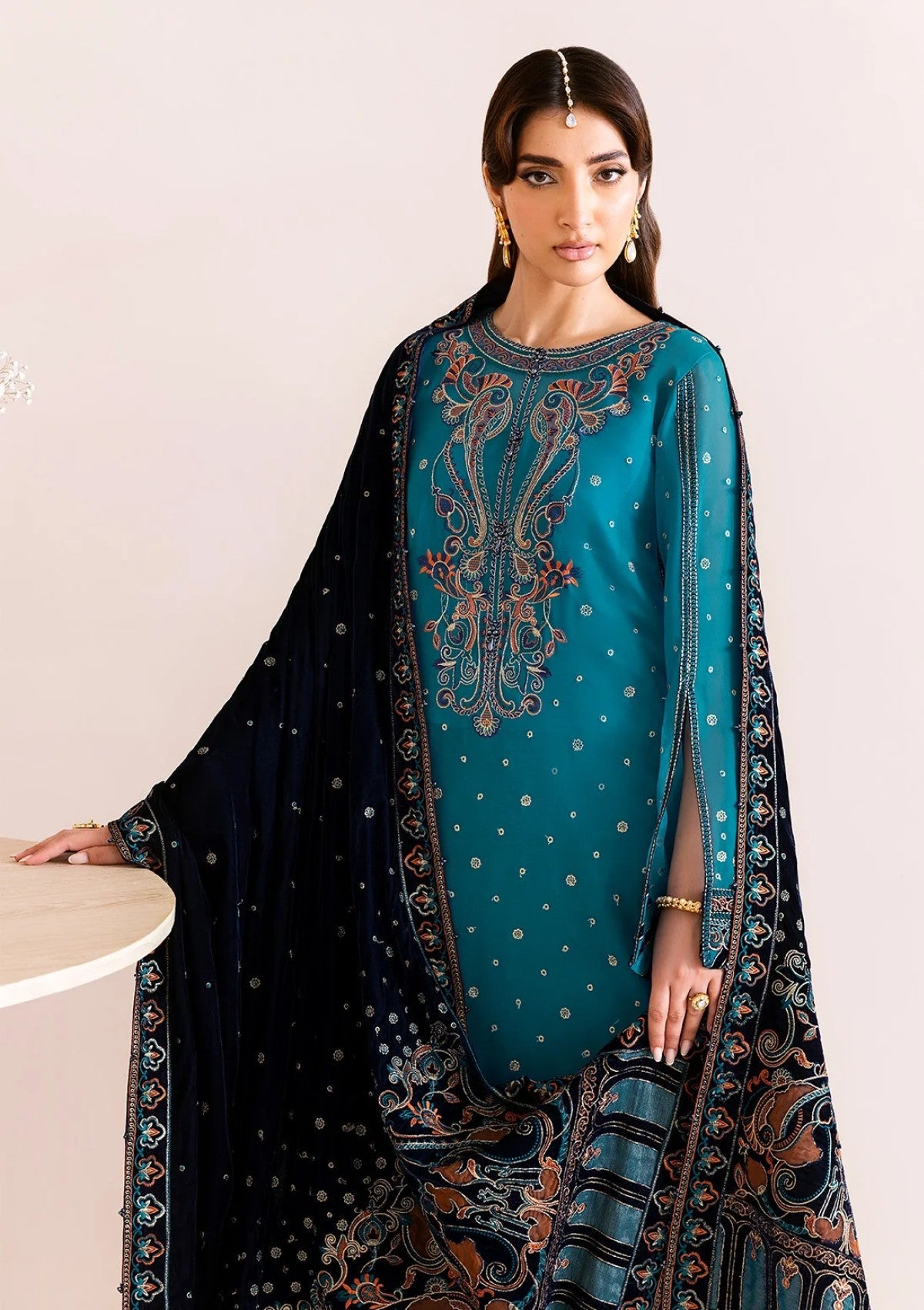 Buy Alizeh-Makhmal 25 | Luxury Velvet - AF-VLT#2225- Luxury VELVET. Online at Great Price! Available For UK, France & Germany. Baroque dresse from Pakistan & for SALE in the UK, USA, Manchester & London. Book now ready to wear & unstitched. Shop Wedding, festive, summer or winter branded outfits from Lebaasonline