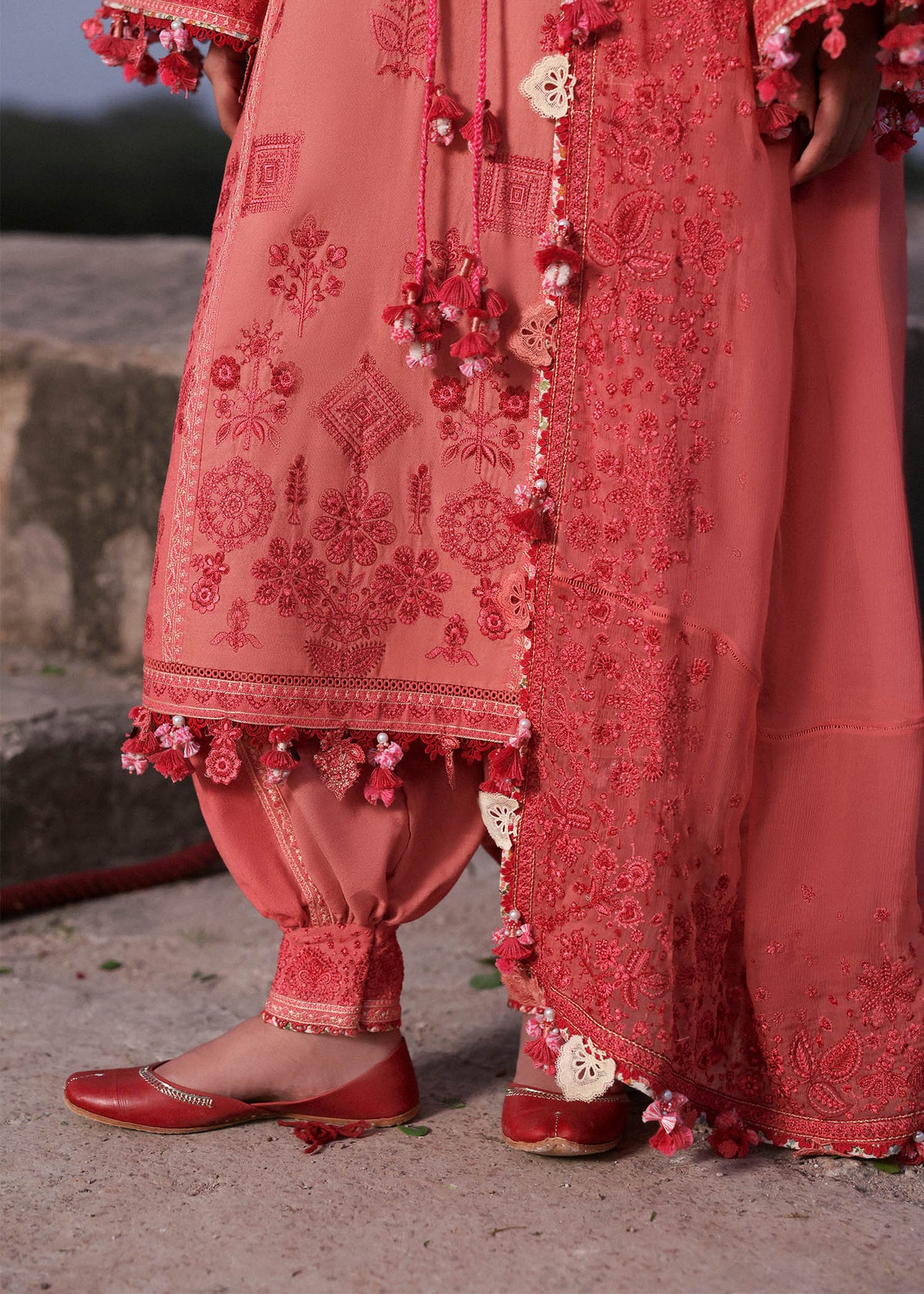Hussain Rehar Karandi 2025 LEBAASONLINE Available on our website. We have exclusive variety of PAKISTANI DRESSES ONLINE. This wedding season get your unstitched or customized dresses from our PAKISTANI BOUTIQUE ONLINE. PAKISTANI DRESSES IN UK, USA, Lebaasonline at SALE price!