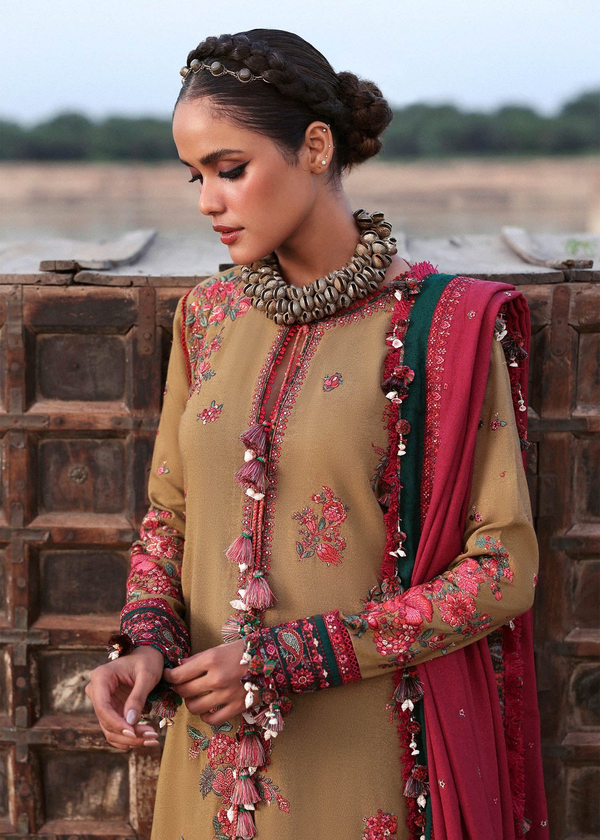 Hussain Rehar Karandi 2025 LEBAASONLINE Available on our website. We have exclusive variety of PAKISTANI DRESSES ONLINE. This wedding season get your unstitched or customized dresses from our PAKISTANI BOUTIQUE ONLINE. PAKISTANI DRESSES IN UK, USA, Lebaasonline at SALE price!