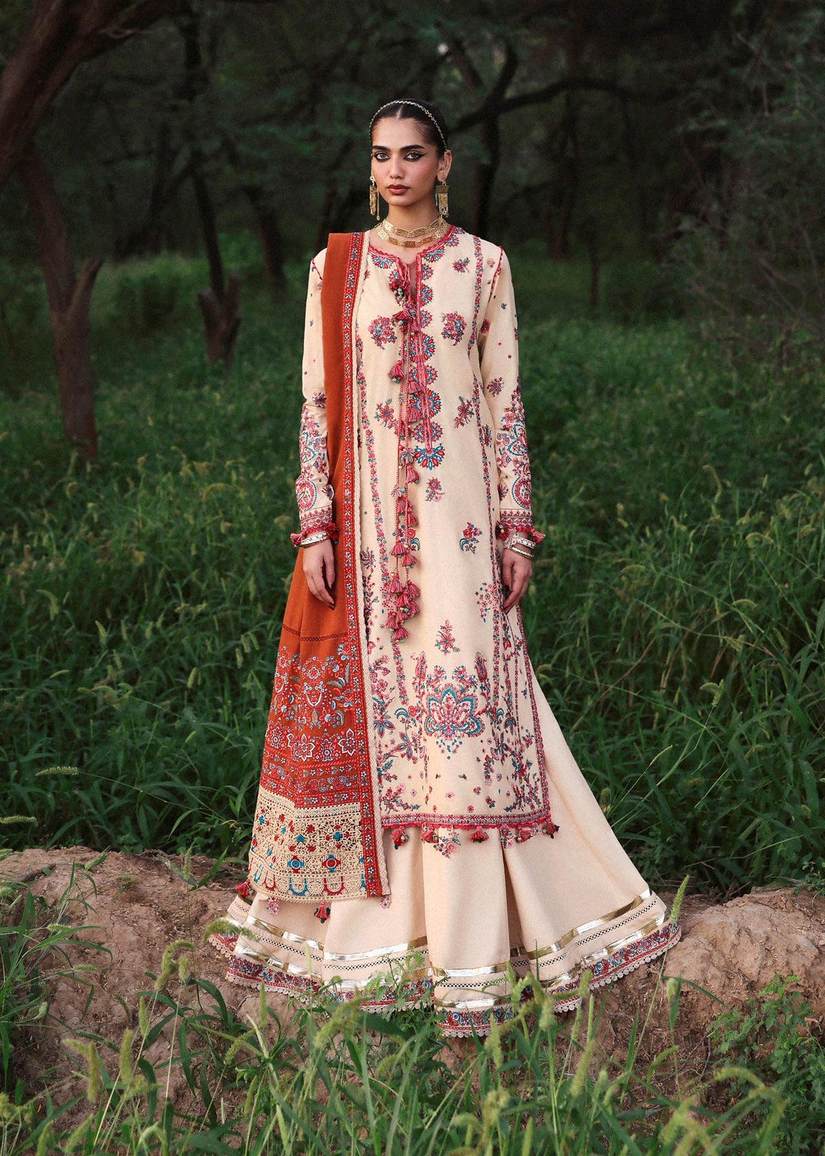 Hussain Rehar Karandi 2025 LEBAASONLINE Available on our website. We have exclusive variety of PAKISTANI DRESSES ONLINE. This wedding season get your unstitched or customized dresses from our PAKISTANI BOUTIQUE ONLINE. PAKISTANI DRESSES IN UK, USA, Lebaasonline at SALE price!