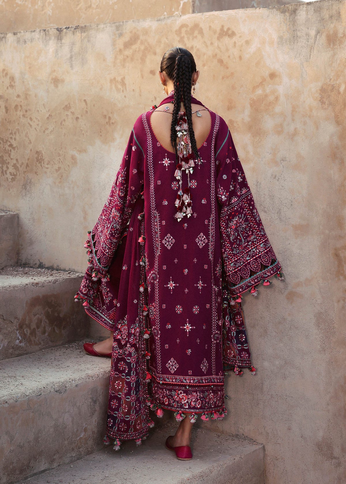 Hussain Rehar Karandi 2025 LEBAASONLINE Available on our website. We have exclusive variety of PAKISTANI DRESSES ONLINE. This wedding season get your unstitched or customized dresses from our PAKISTANI BOUTIQUE ONLINE. PAKISTANI DRESSES IN UK, USA, Lebaasonline at SALE price!