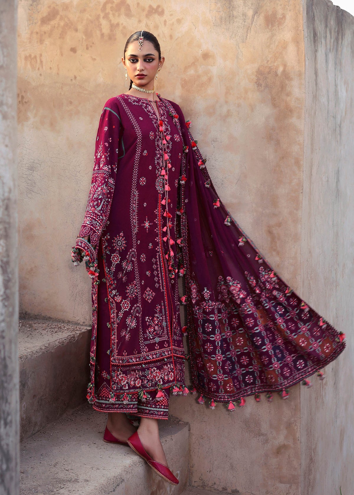 Hussain Rehar Karandi 2025 LEBAASONLINE Available on our website. We have exclusive variety of PAKISTANI DRESSES ONLINE. This wedding season get your unstitched or customized dresses from our PAKISTANI BOUTIQUE ONLINE. PAKISTANI DRESSES IN UK, USA, Lebaasonline at SALE price!