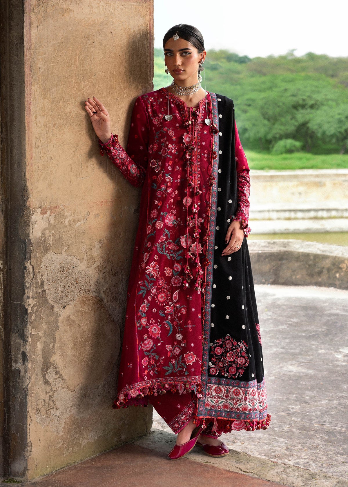 Hussain Rehar Karandi 2025 LEBAASONLINE Available on our website. We have exclusive variety of PAKISTANI DRESSES ONLINE. This wedding season get your unstitched or customized dresses from our PAKISTANI BOUTIQUE ONLINE. PAKISTANI DRESSES IN UK, USA, Lebaasonline at SALE price!