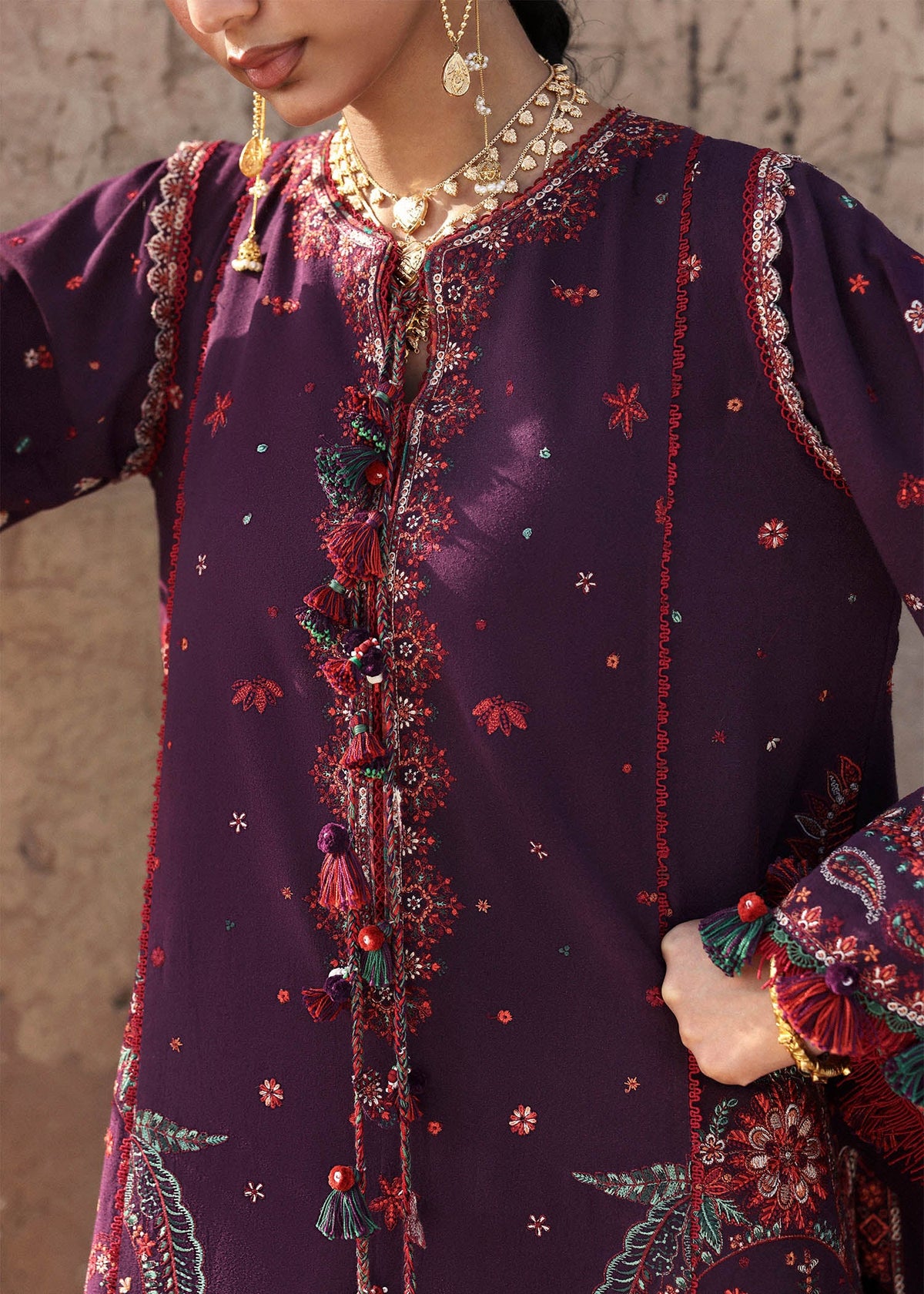 Hussain Rehar Karandi 2025 LEBAASONLINE Available on our website. We have exclusive variety of PAKISTANI DRESSES ONLINE. This wedding season get your unstitched or customized dresses from our PAKISTANI BOUTIQUE ONLINE. PAKISTANI DRESSES IN UK, USA, Lebaasonline at SALE price!