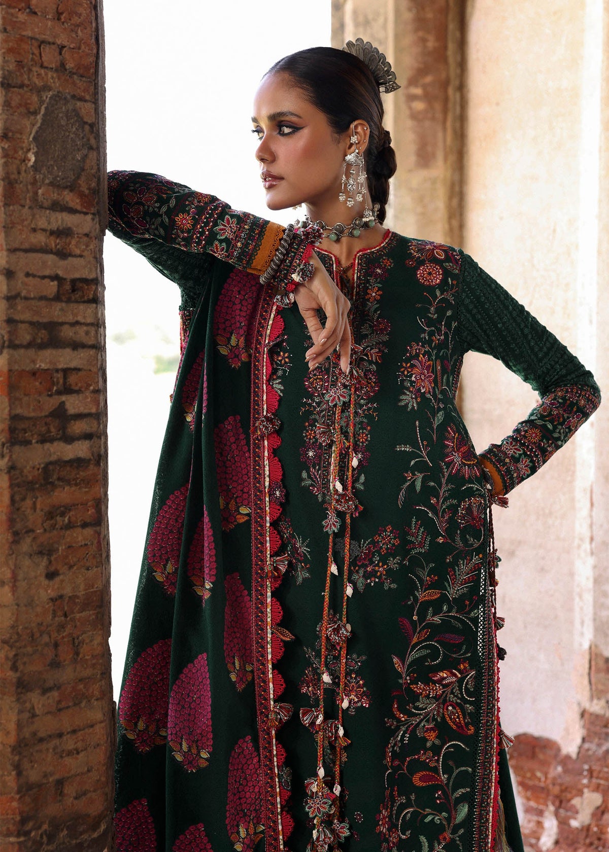Hussain Rehar Karandi 2025 LEBAASONLINE Available on our website. We have exclusive variety of PAKISTANI DRESSES ONLINE. This wedding season get your unstitched or customized dresses from our PAKISTANI BOUTIQUE ONLINE. PAKISTANI DRESSES IN UK, USA, Lebaasonline at SALE price!