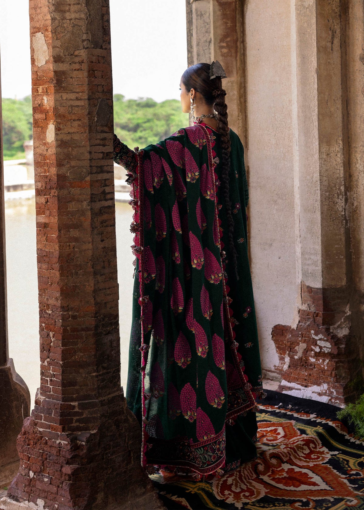 Hussain Rehar Karandi 2025 LEBAASONLINE Available on our website. We have exclusive variety of PAKISTANI DRESSES ONLINE. This wedding season get your unstitched or customized dresses from our PAKISTANI BOUTIQUE ONLINE. PAKISTANI DRESSES IN UK, USA, Lebaasonline at SALE price!