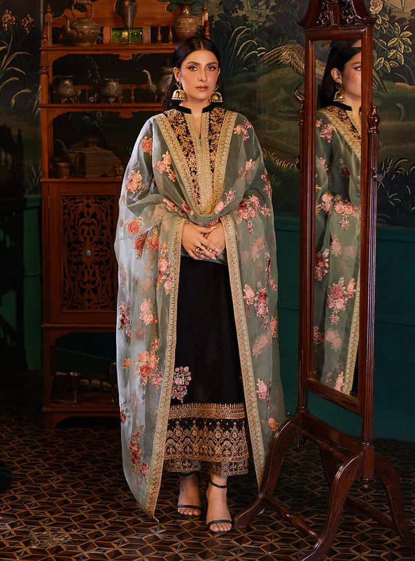 ZAINAB CHOTTANI VELVET COLLECTION '23 | LEBAASONLINE