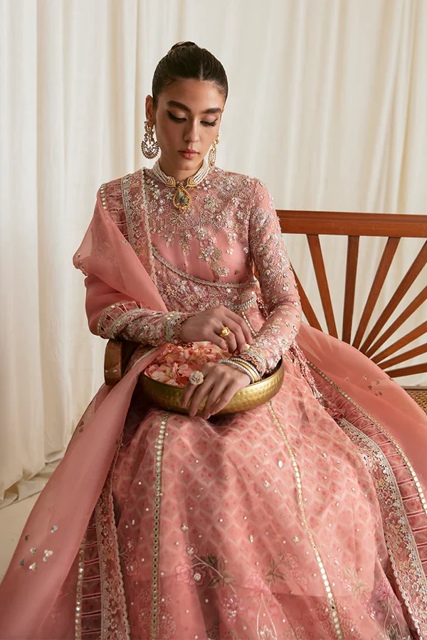 SUFFUSE | FREESHIA RTW '23 | LEBAASONLINE 