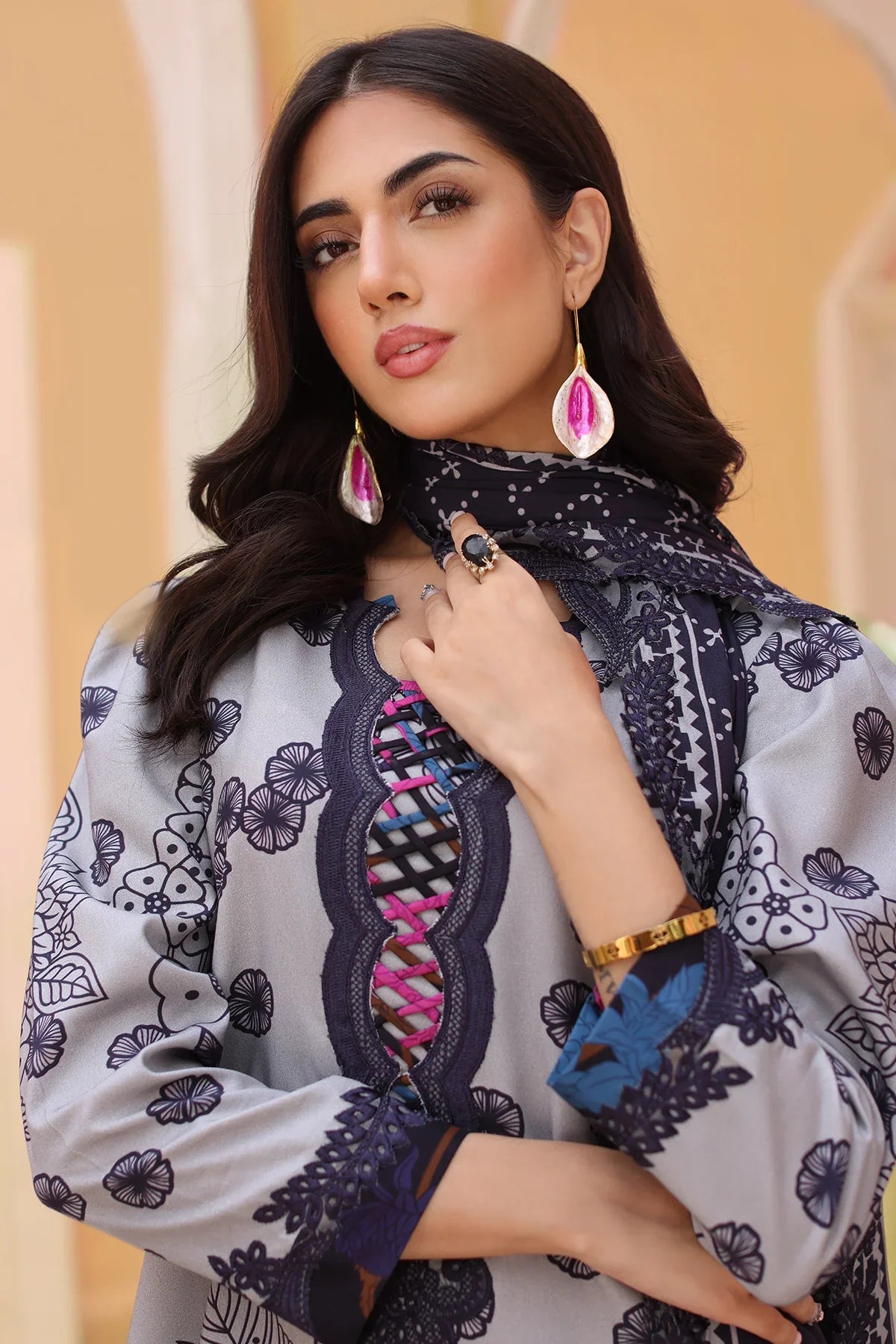 CHARIZMA | Embroidered Linen Shawl '24 | Lebaasonline