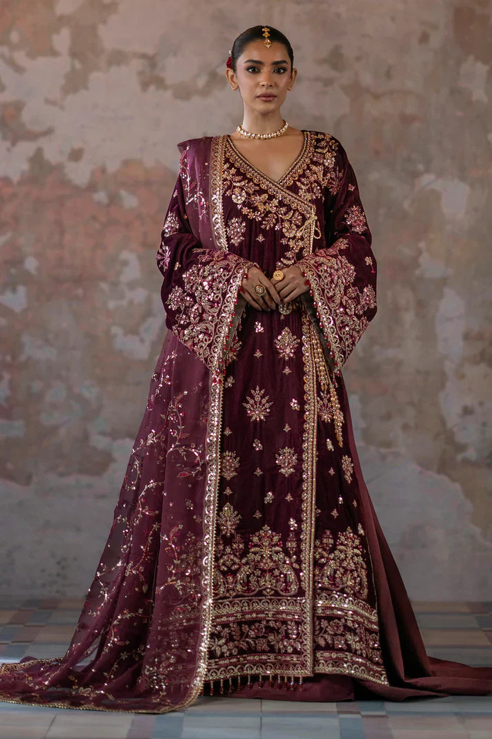 Emaan Adeel | Saanjh Velvet Collection '24 | Lebaasonline