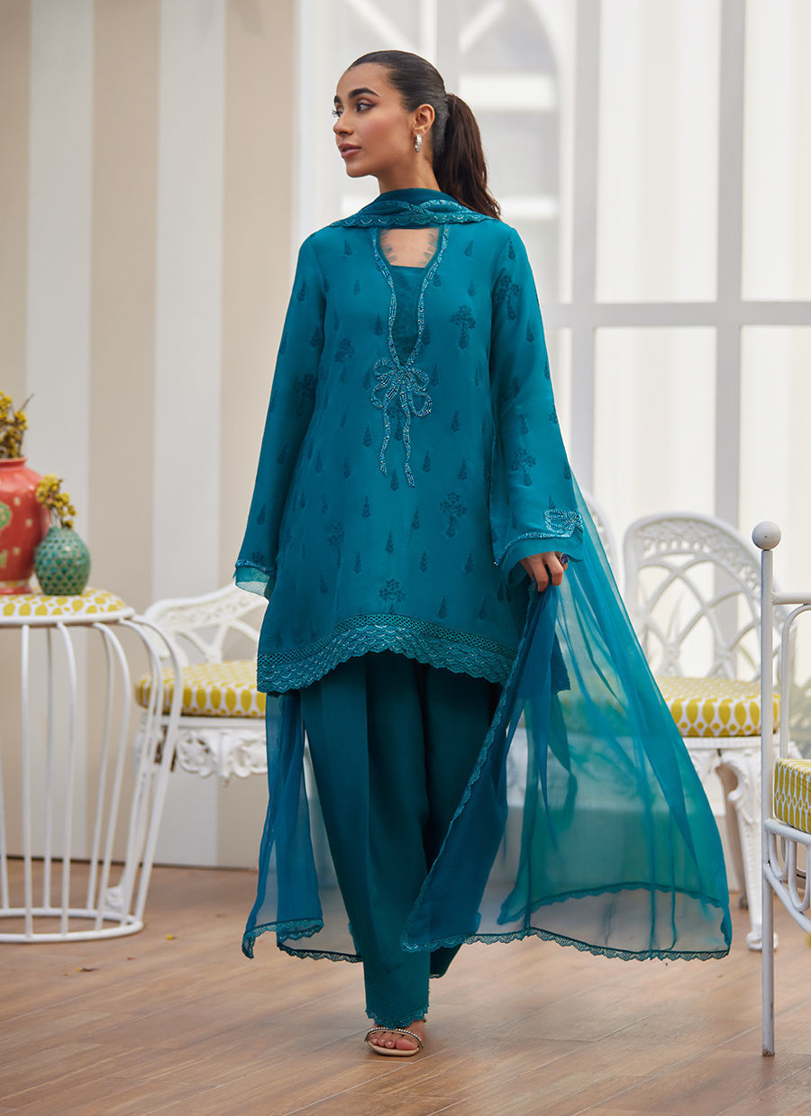 FARAH TALIB AZIZ | TARA LUXE II '25 Pakistani designer suits is available @lebaasonline. We have various Pakistani Bridal dresses online available in brands such as Mari B, Imrozia, Suffuse pret 2025 is best for evening/party wear. Get express shipping in UK, USA, France, Belgium from Lebaasonline in Pakistani SALE