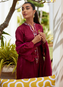 FARAH TALIB AZIZ | TARA LUXE II '25 Pakistani designer suits is available @lebaasonline. We have various Pakistani Bridal dresses online available in brands such as Mari B, Imrozia, Suffuse pret 2025 is best for evening/party wear. Get express shipping in UK, USA, France, Belgium from Lebaasonline in Pakistani SALE