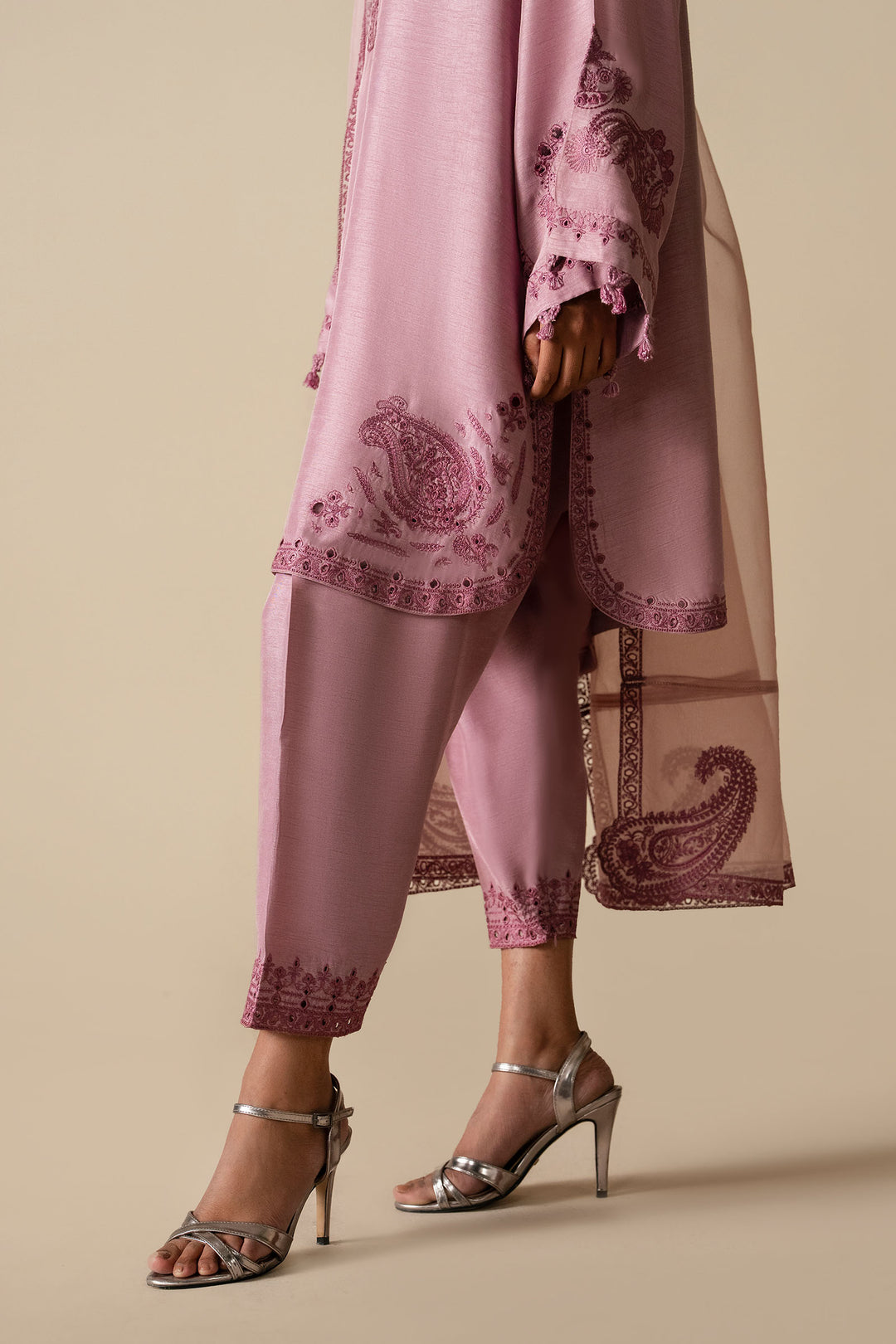 Buy ZAHA | SERAE SILK '25 Online Pakistani designer dresses at Great Price! Available For Next Day Delivery in UK, France & Germany. Zaha dresses created by Khadija Shah from Pakistan & for SALE in the UK, USA, Manchester & London. Book now ready to wear & unstitched at Lebaasonline.