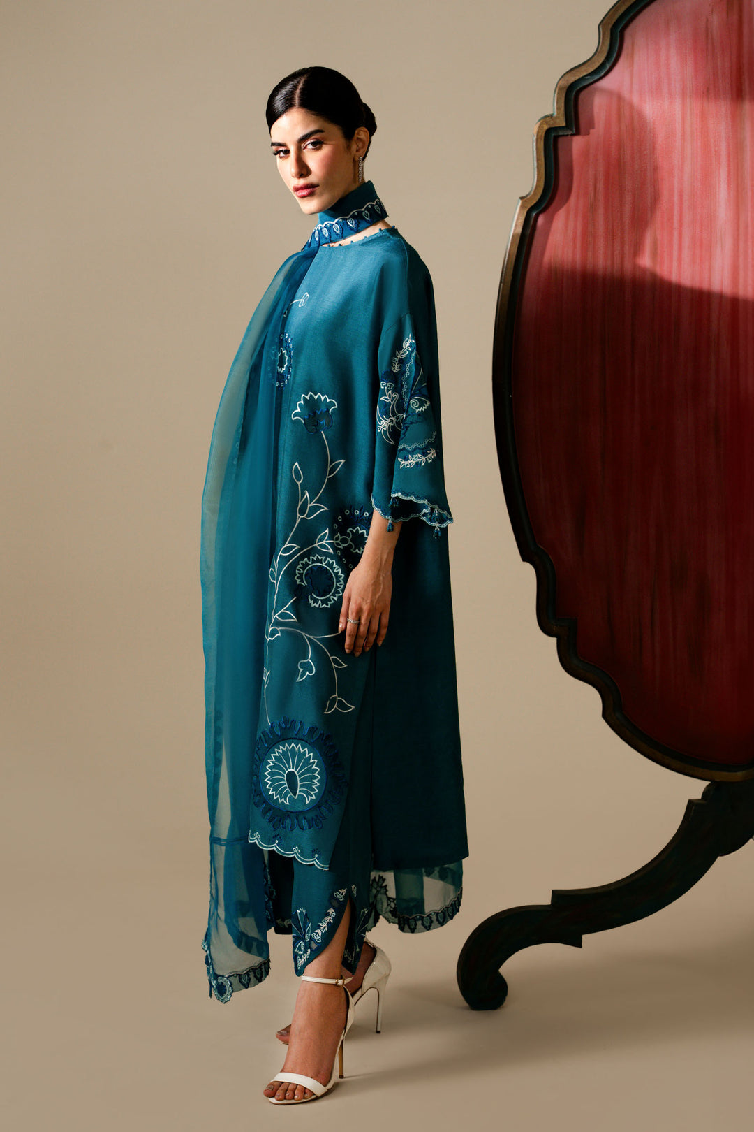 Buy ZAHA | SERAE SILK '25 Online Pakistani designer dresses at Great Price! Available For Next Day Delivery in UK, France & Germany. Zaha dresses created by Khadija Shah from Pakistan & for SALE in the UK, USA, Manchester & London. Book now ready to wear & unstitched at Lebaasonline.