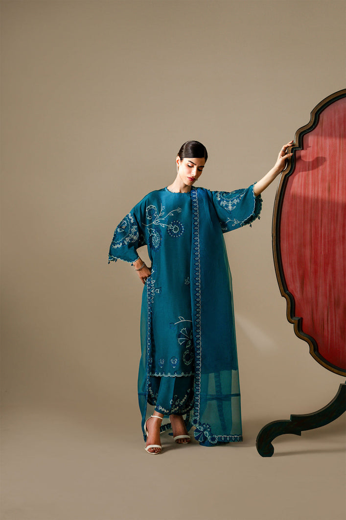 Buy ZAHA | SERAE SILK '25 Online Pakistani designer dresses at Great Price! Available For Next Day Delivery in UK, France & Germany. Zaha dresses created by Khadija Shah from Pakistan & for SALE in the UK, USA, Manchester & London. Book now ready to wear & unstitched at Lebaasonline.