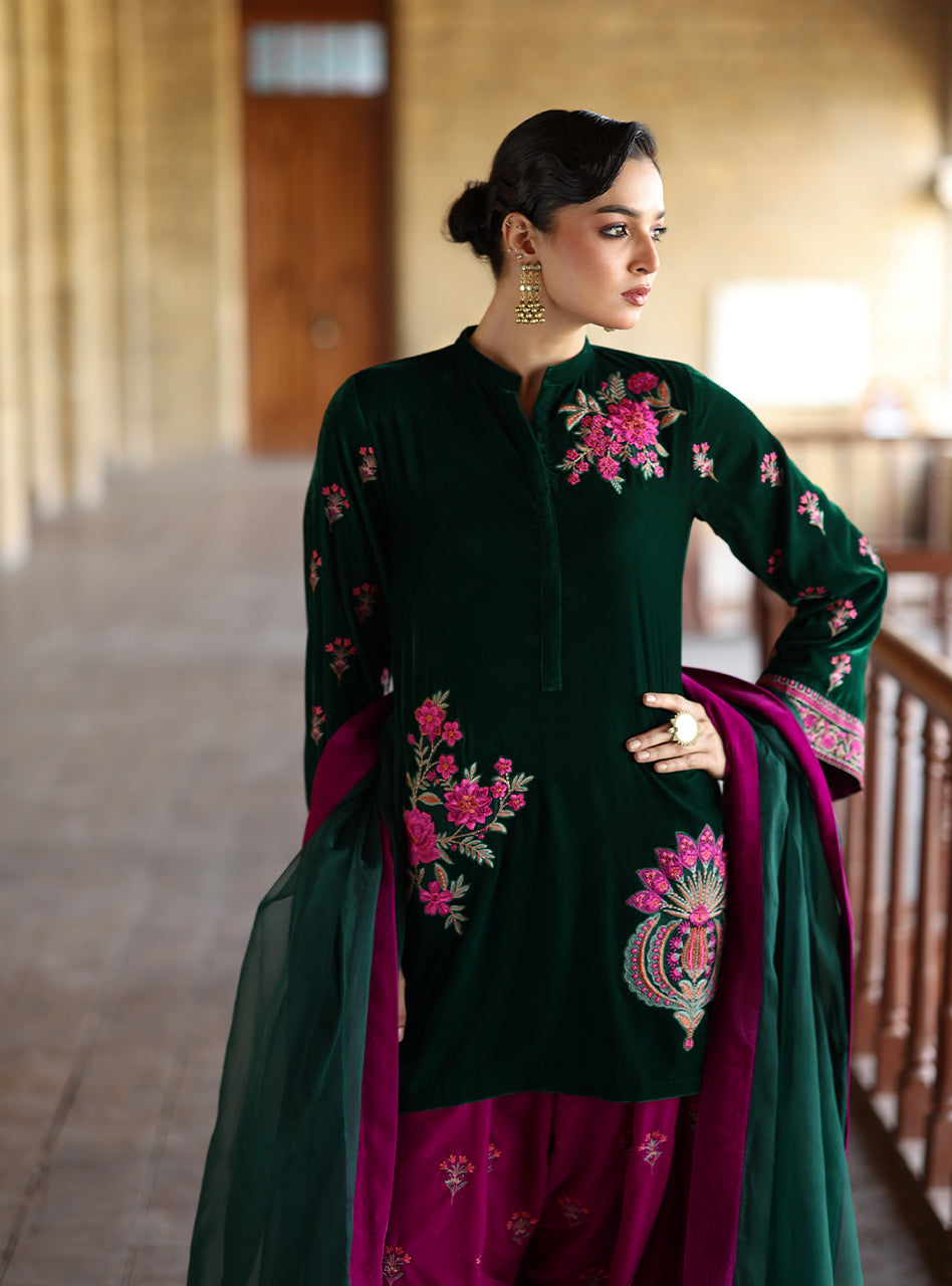ZAINAB CHOTTANI VELURA VELVET EDIT '25 Velvet salwar kameez UK, Embroidered Collection at our Pakistani Designer Dresses Online Boutique. Pakistani Clothes Online UK- SALE, Zainab Chottani Wedding Suits, Luxury Lawn & Bridal Wear & Ready Made Suits for Pakistani Party Wear UK on Discount Price