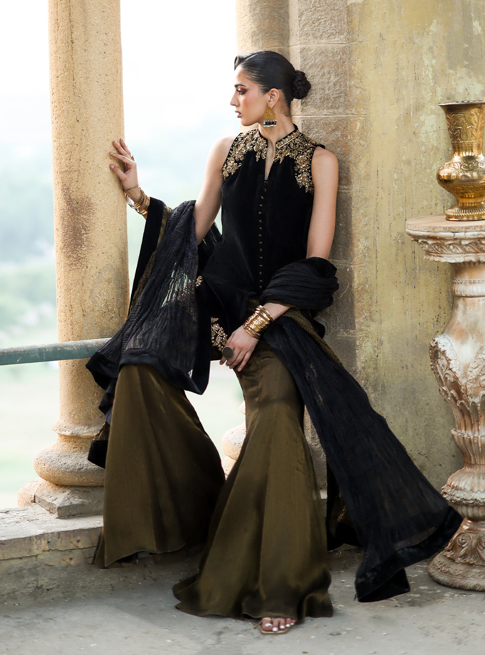 ZAINAB CHOTTANI VELURA VELVET EDIT '25 Velvet salwar kameez UK, Embroidered Collection at our Pakistani Designer Dresses Online Boutique. Pakistani Clothes Online UK- SALE, Zainab Chottani Wedding Suits, Luxury Lawn & Bridal Wear & Ready Made Suits for Pakistani Party Wear UK on Discount Price