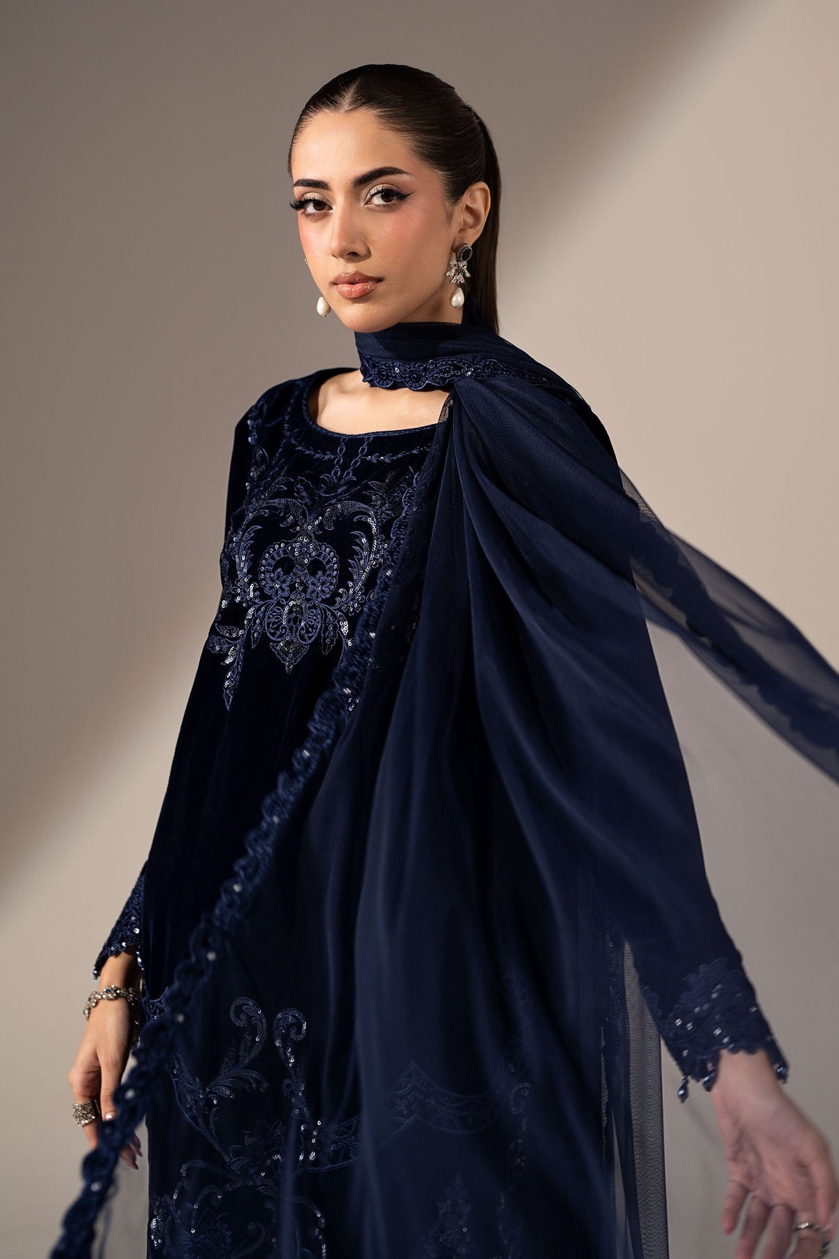 maria b 2026 winter Collection | 3 Piece Embroidered Velvet Suit - LebaasOnline 
